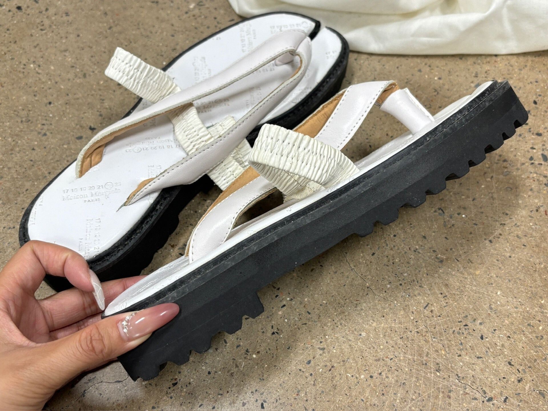 Maison Margiela Maison Margiela Tabi Thong Sandals Size US 7.5 / EU 40-41 - 6 Thumbnail