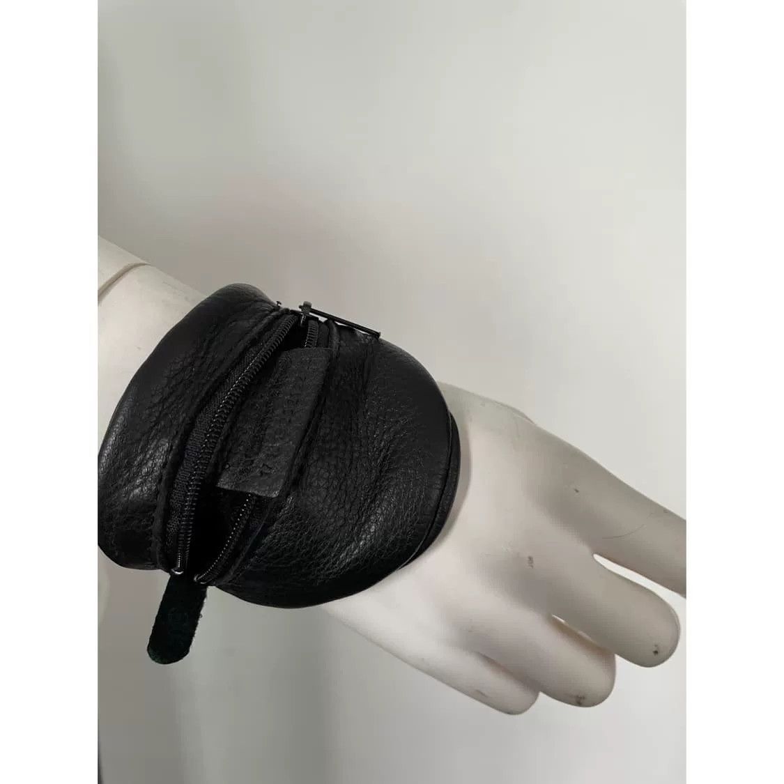 Maison Margiela Maison Margiela Vintage Leather Bracelet Size ONE SIZE - 2 Thumbnail