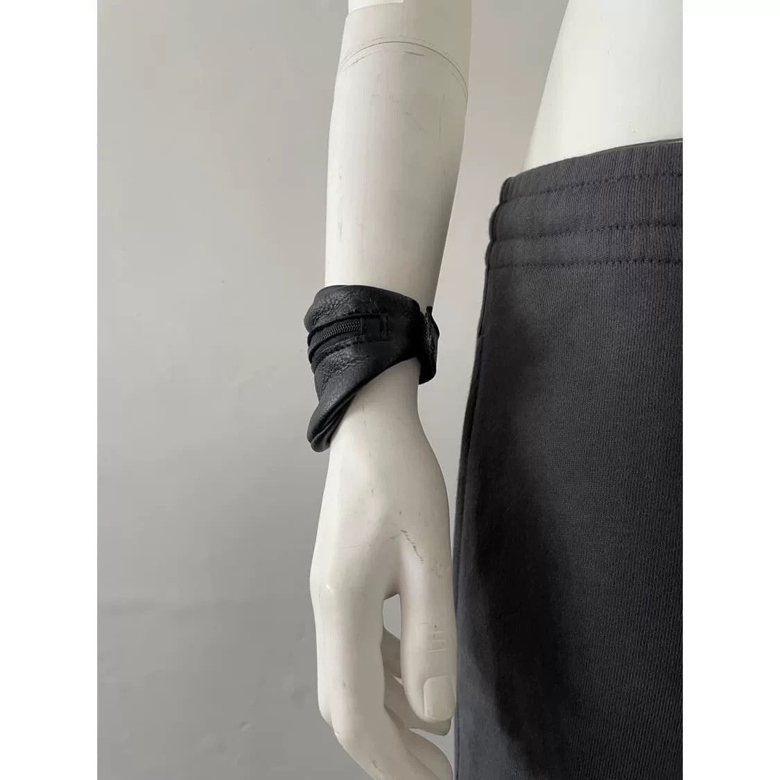 Maison Margiela Maison Margiela Vintage Leather Bracelet Size ONE SIZE - 3 Thumbnail