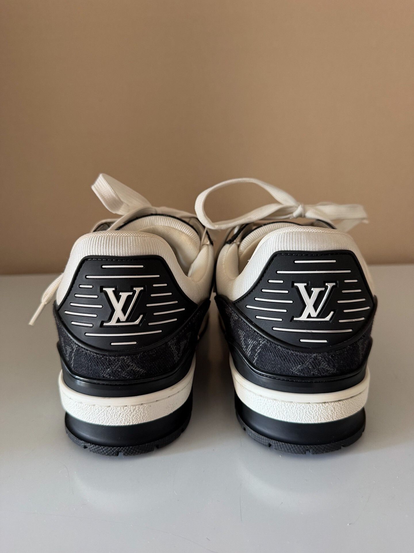 Louis Vuitton Louis Vuitton Trainer Panda Sneakers Size US 9.5 / EU 42-43 - 3 Thumbnail