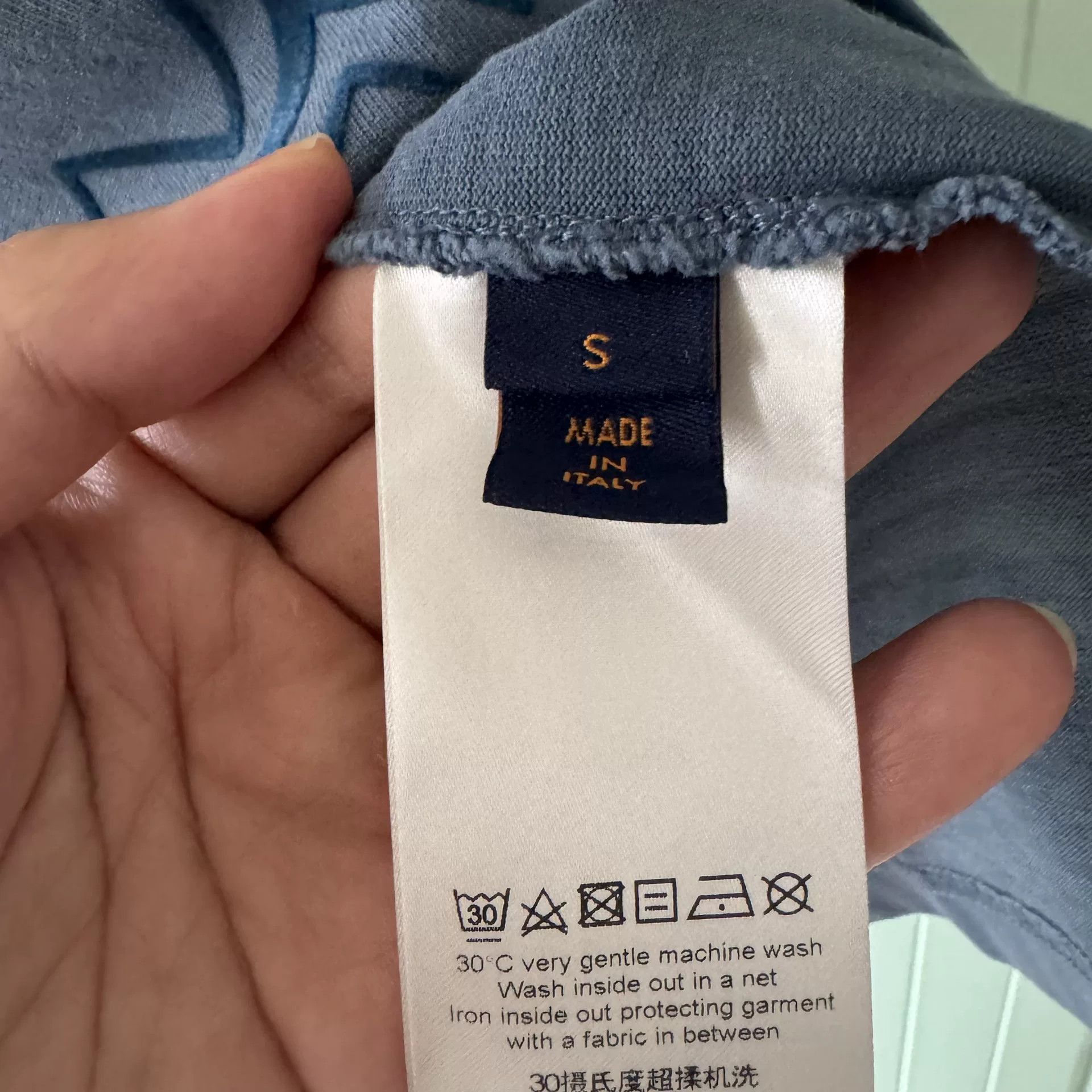 Louis Vuitton Louis Vuitton Blue Flocked Logo Shirt Size US S / EU 44-46 / 1 - 4 Thumbnail
