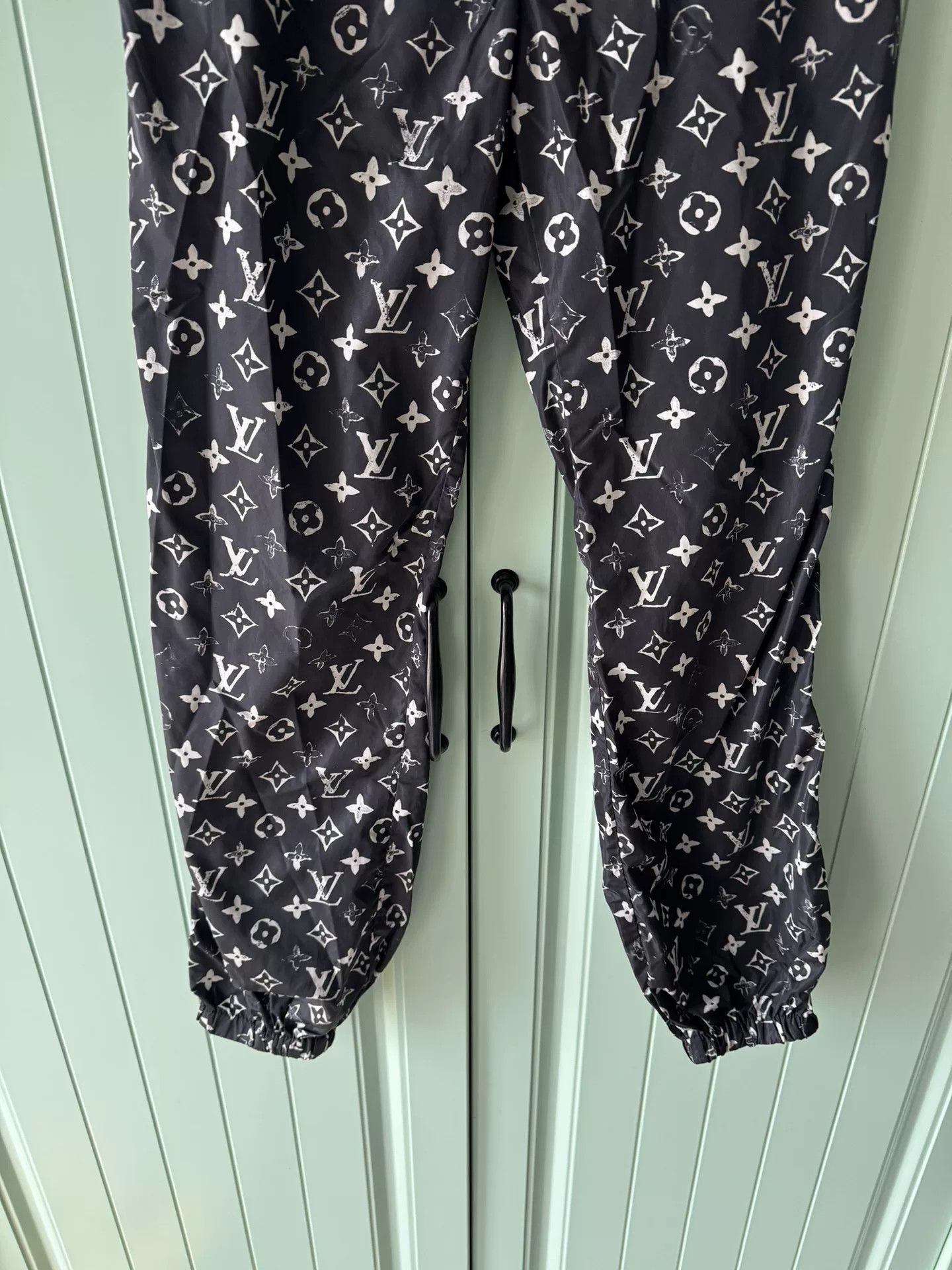 Louis Vuitton Louis Vuitton Monogram Cargo Jogger Pants Size US 34 / EU 50 - 8 Thumbnail