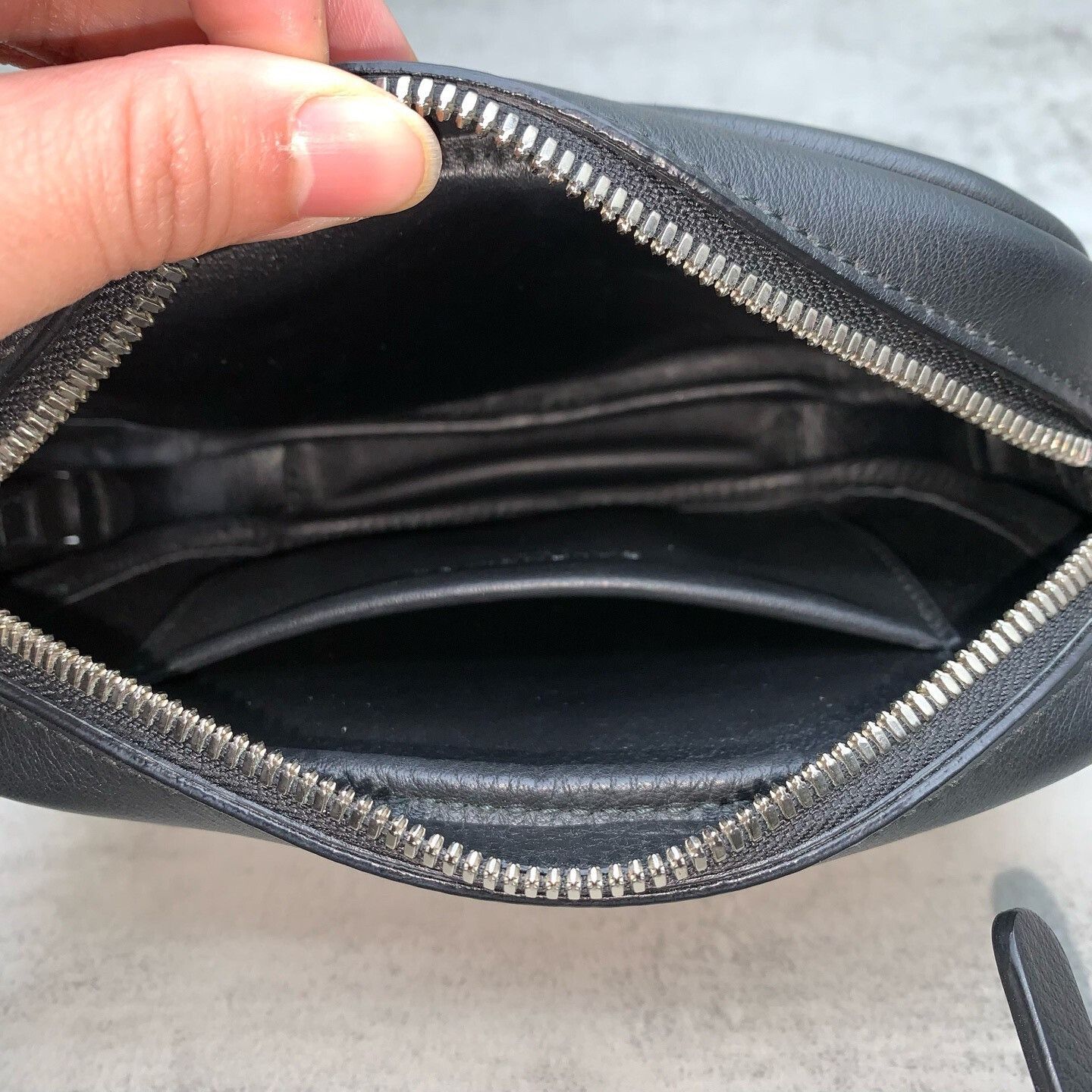 Balenciaga Balenciaga Black Crossbody Camera Bag Size ONE SIZE - 7 Thumbnail