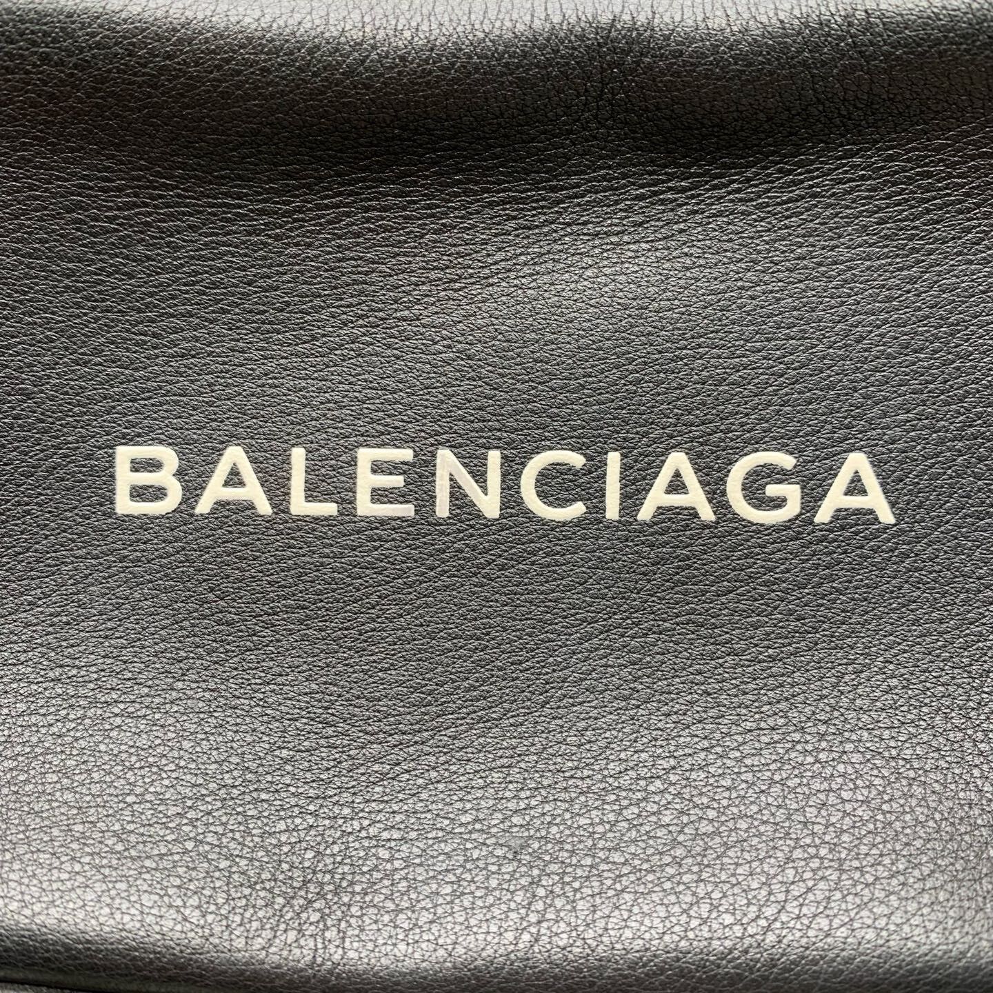 Balenciaga Balenciaga Black Crossbody Camera Bag Size ONE SIZE - 6 Thumbnail