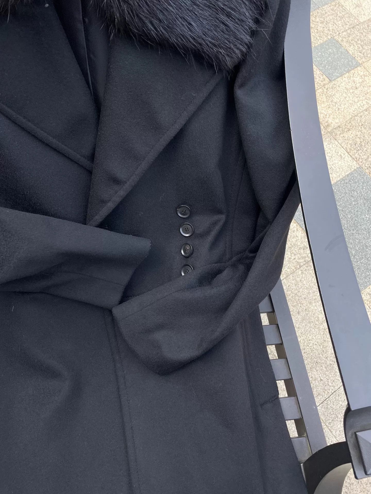 Gucci Gucci Coat for Sale, Gently Used Size XS / US 0-2 / IT 36-38 - 3 Thumbnail