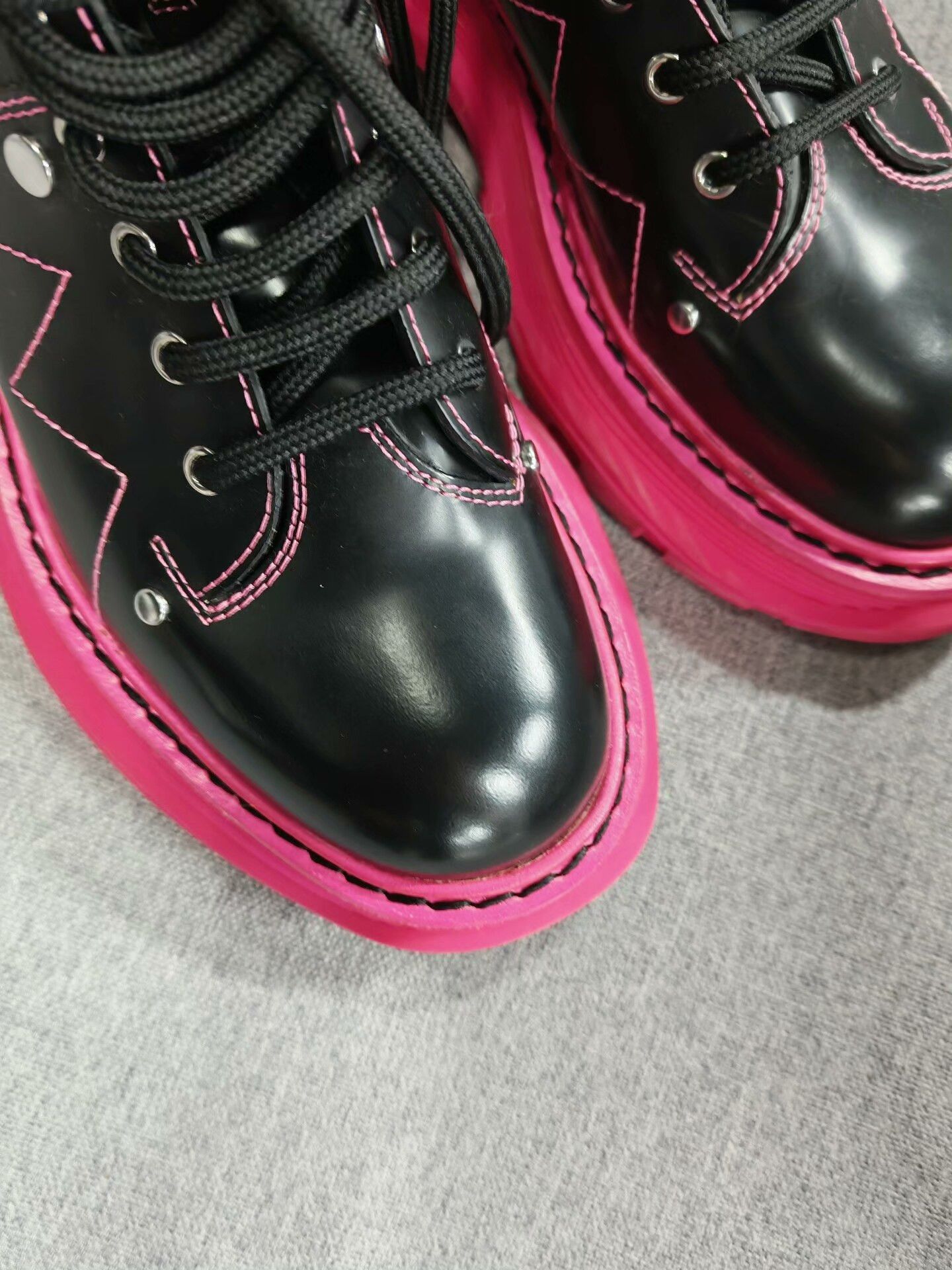 Alexander McQueen Alexander McQueen Ankle Boots for Sale Size US 8 / IT 38 - 2 Thumbnail