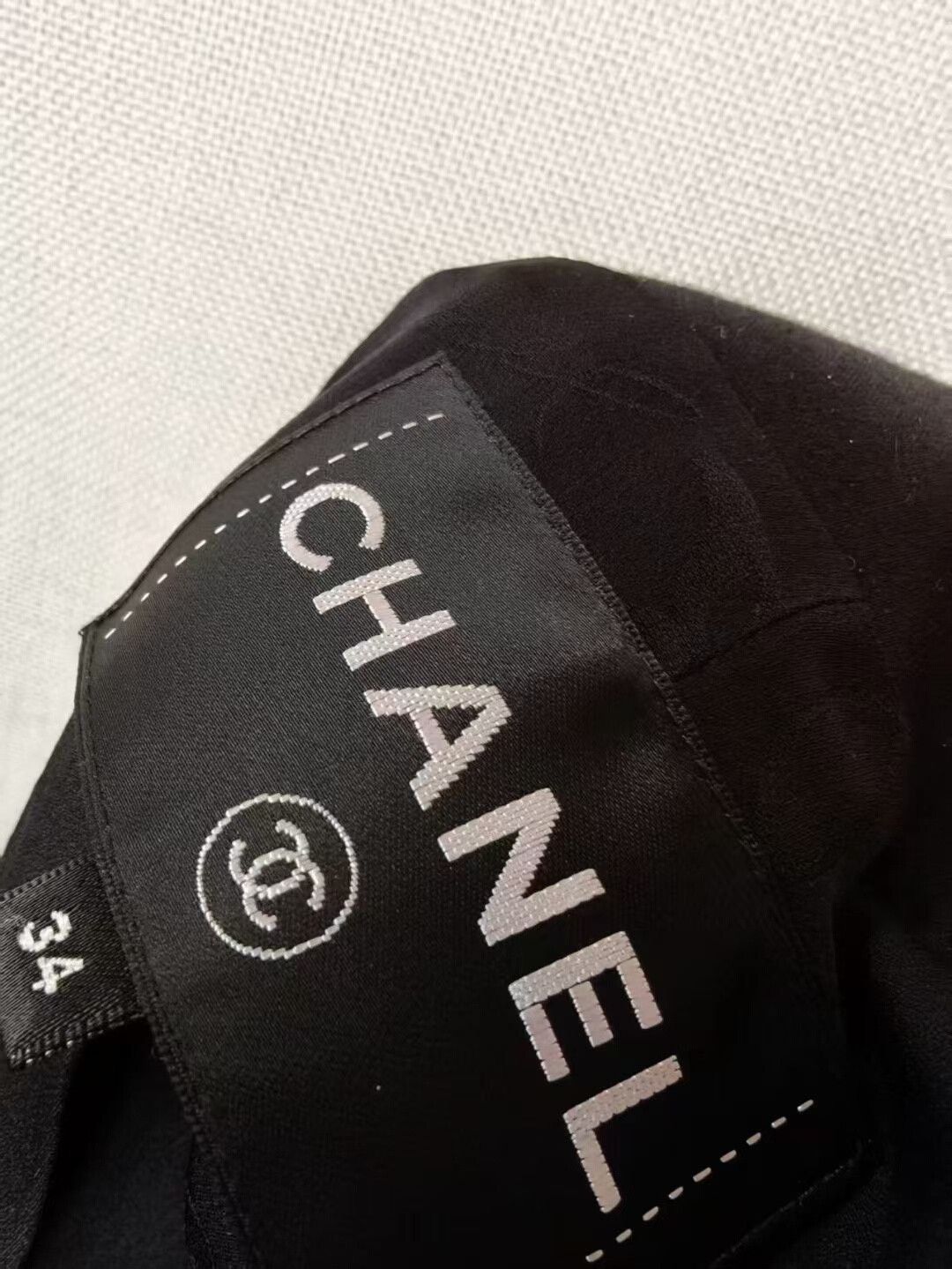 Chanel Elegant Black Chanel Cardigan with Gold Detailing Size XXS / US 00 / IT 34 - 2 Thumbnail