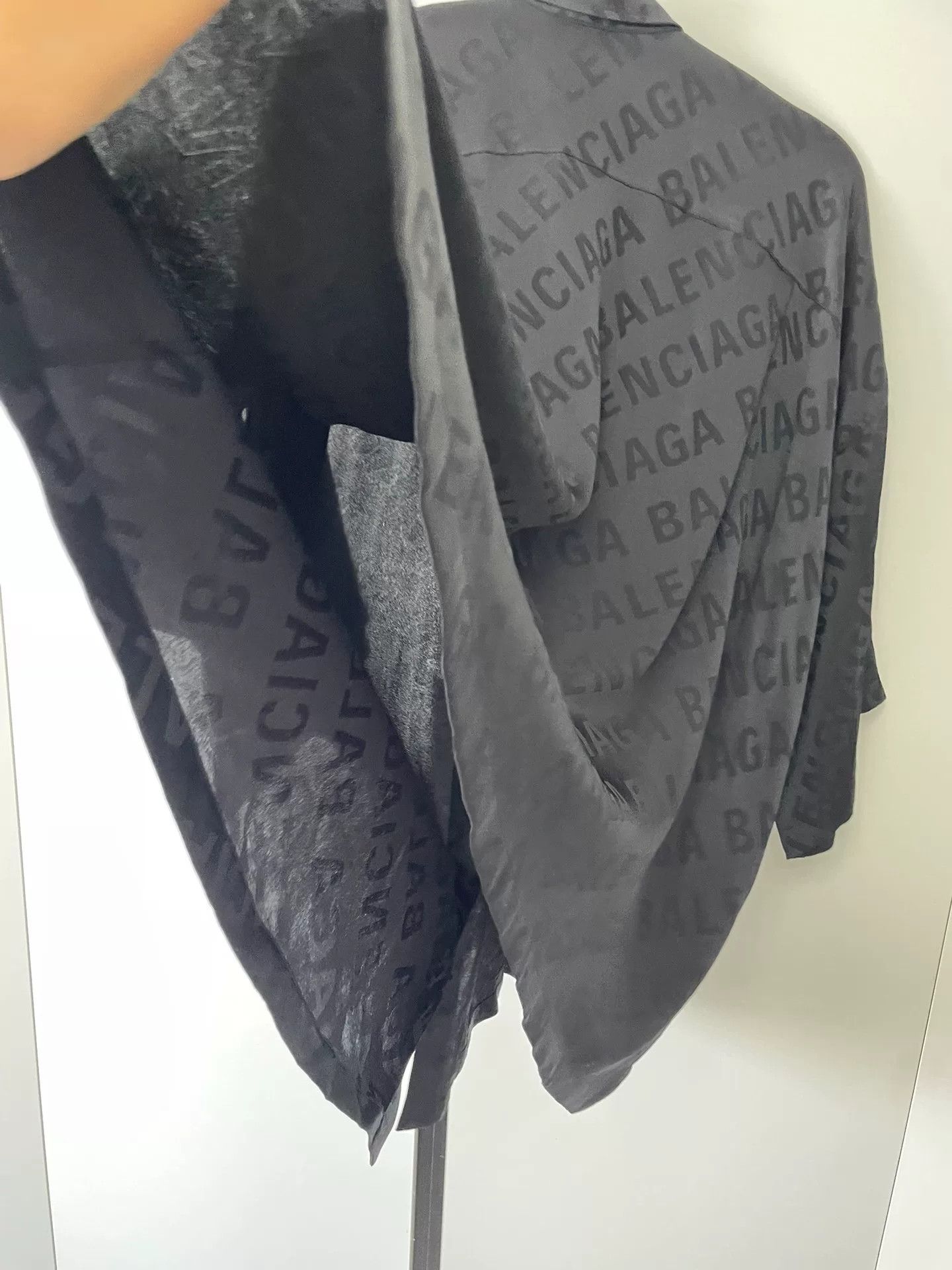 Balenciaga Balenciaga Silk Logo Loose Shirt Size US M / EU 48-50 / 2 - 5 Thumbnail