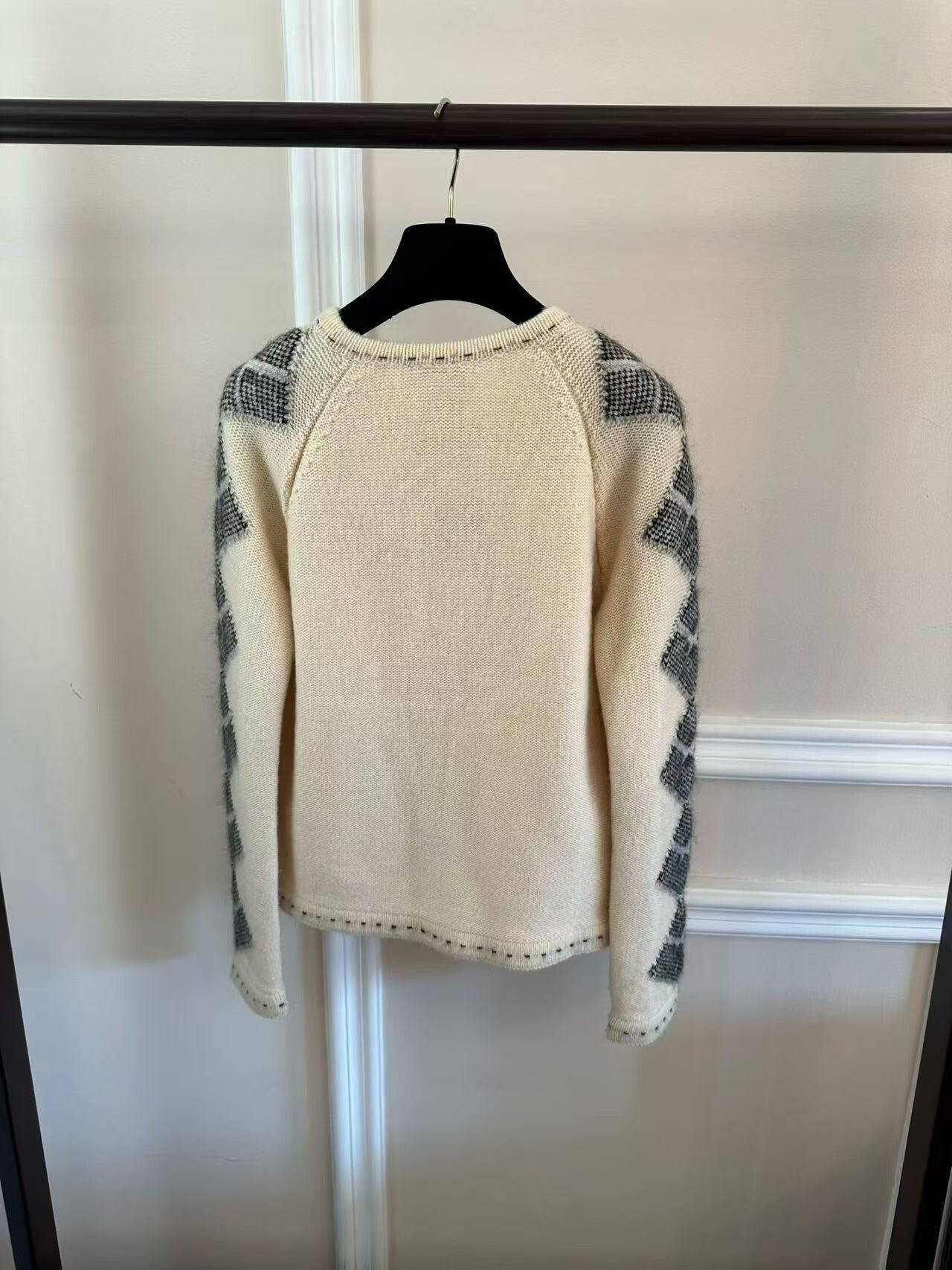 Chanel Chanel Beige Cardigan Coat Size XS / US 0-2 / IT 36-38 - 2 Thumbnail