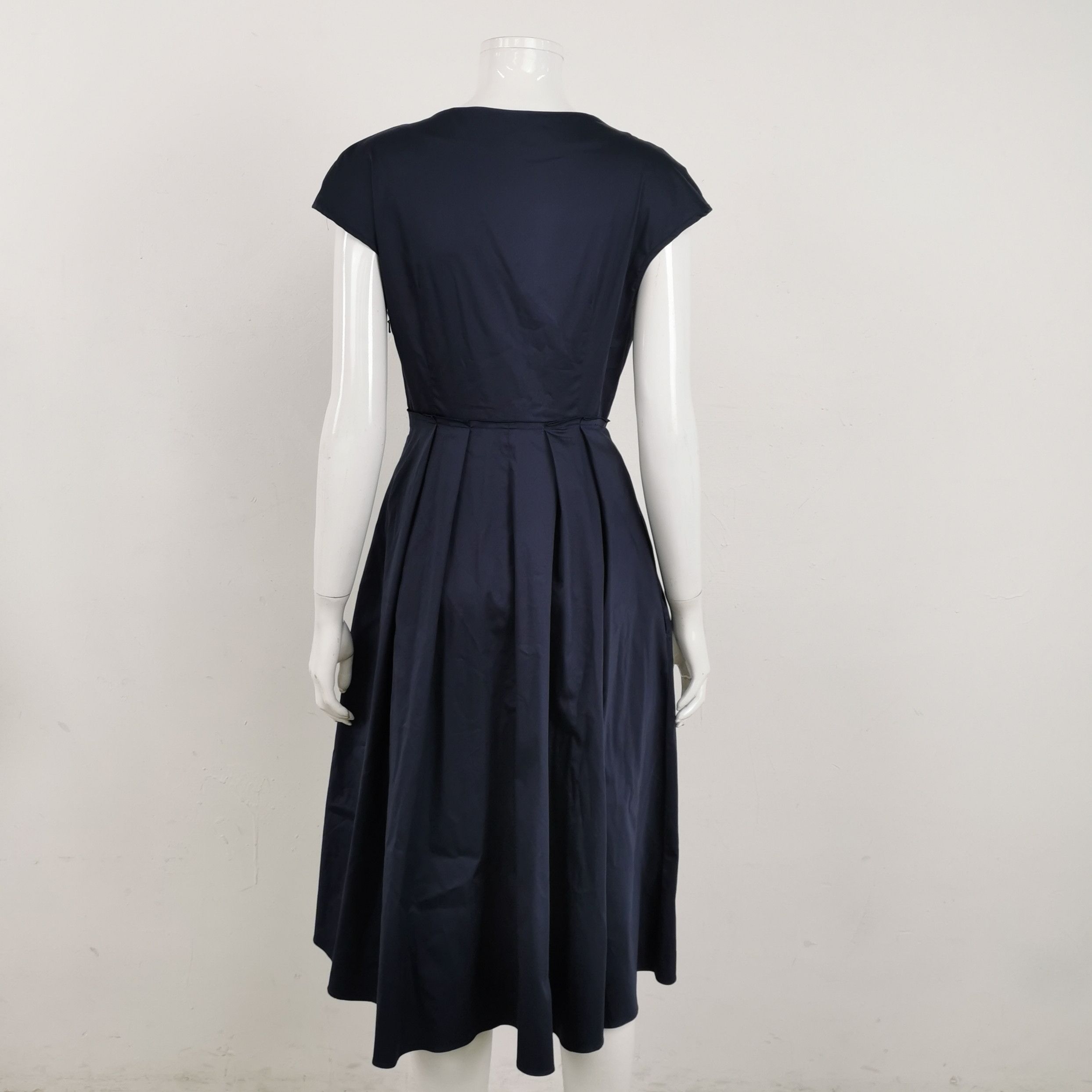 Weekend Max Mara Weekend Max Mara V-Neck Cotton Solid Dress US6 Size S / US 4 / IT 40 - 3 Thumbnail