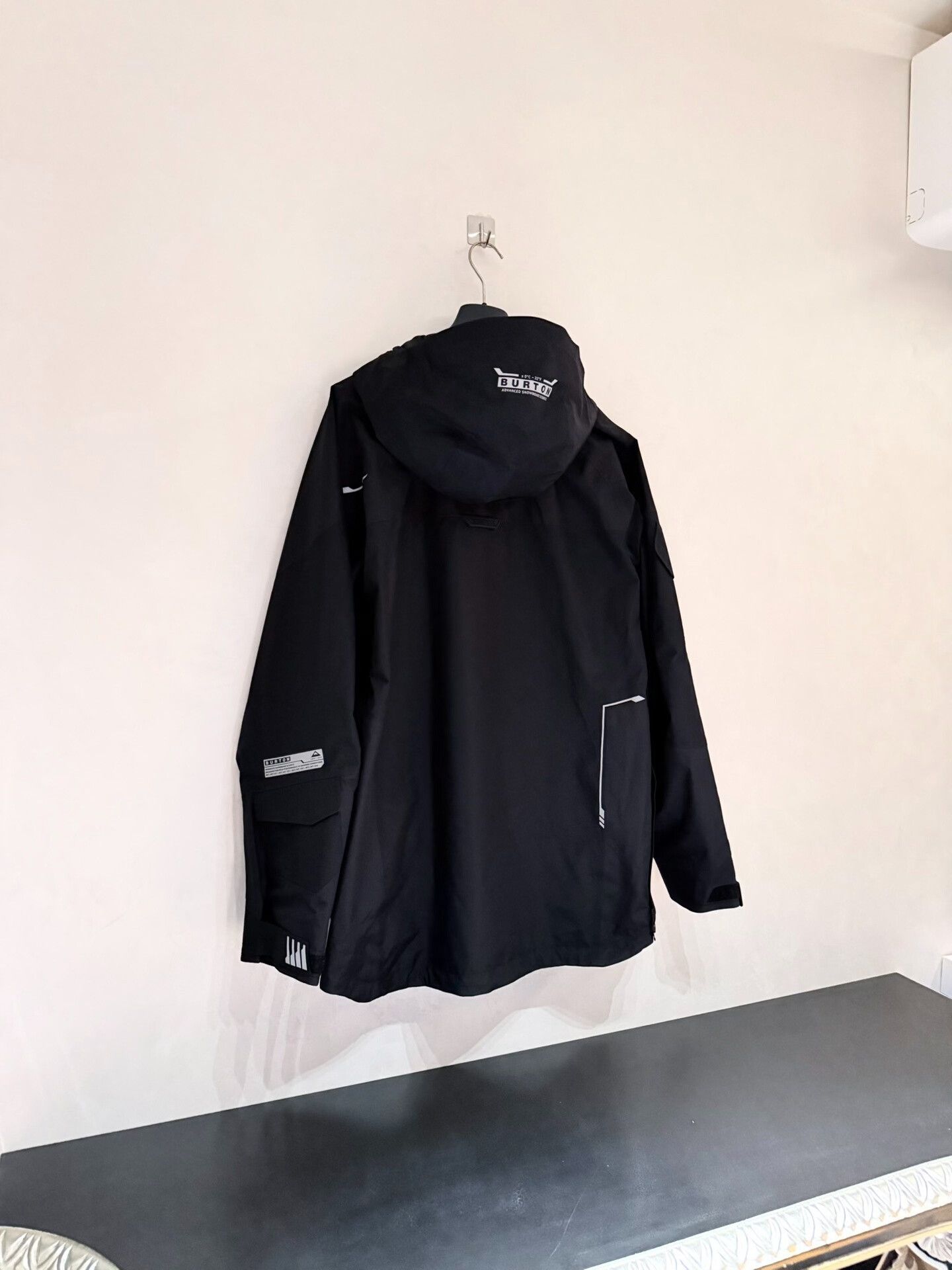 Burton Burton Black Pullover Snowboard Jacket Size US M / EU 48-50 / 2 - 2 Thumbnail