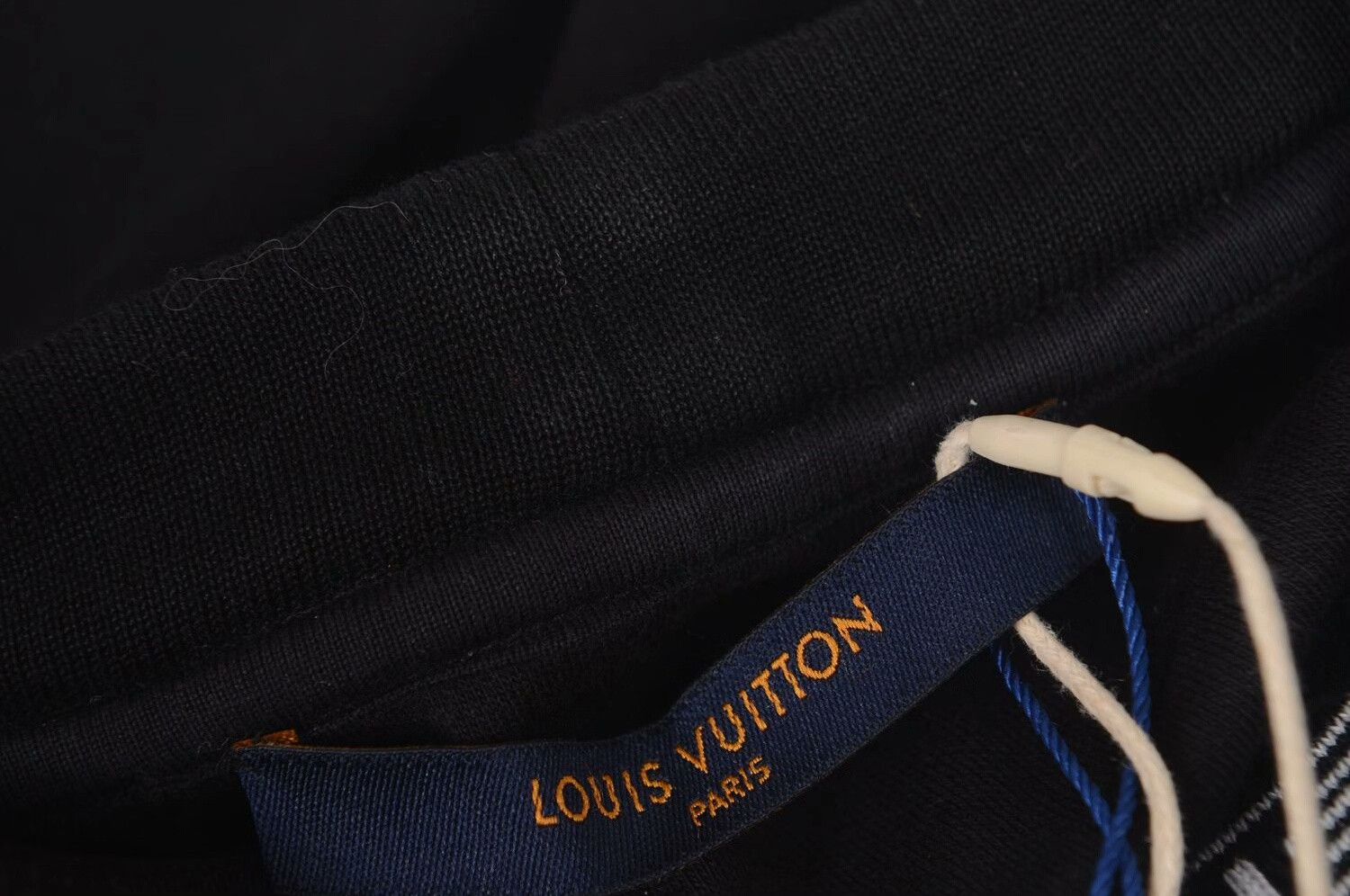 Louis Vuitton Louis Vuitton Logo Collar Sweatshirt M Size US M / EU 48-50 / 2 - 5 Thumbnail
