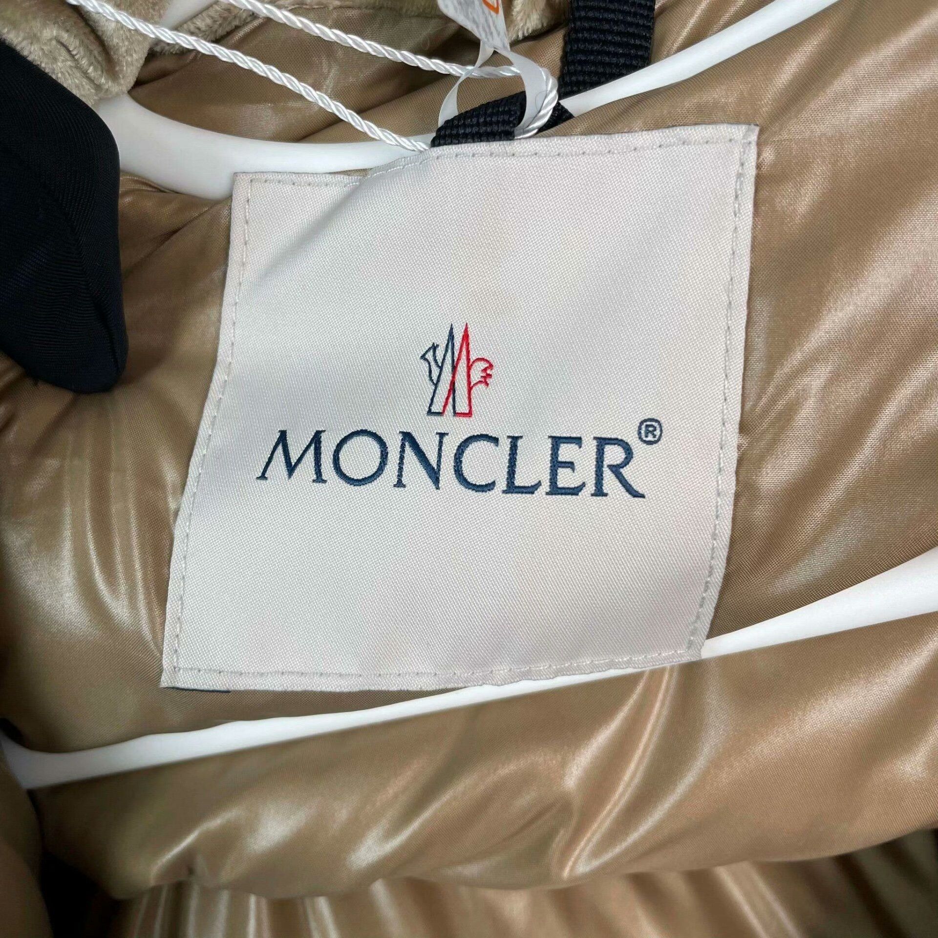 Moncler Moncler Champagne Velvet Down Jacket Size M / US 6-8 / IT 42-44 - 3 Thumbnail