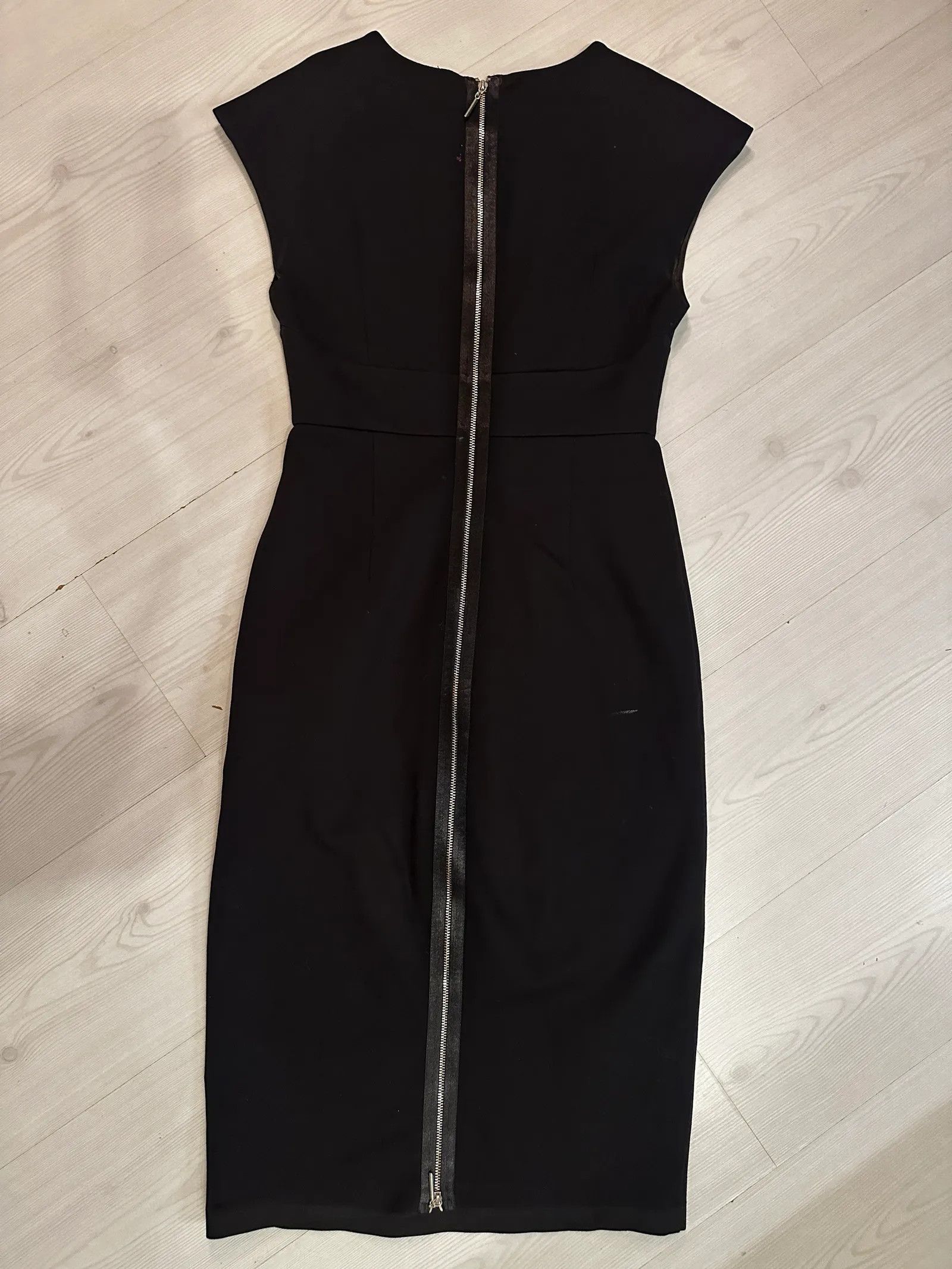 Victoria Beckham Victoria Beckham Dress Size S / US 4 / IT 40 - 4 Thumbnail
