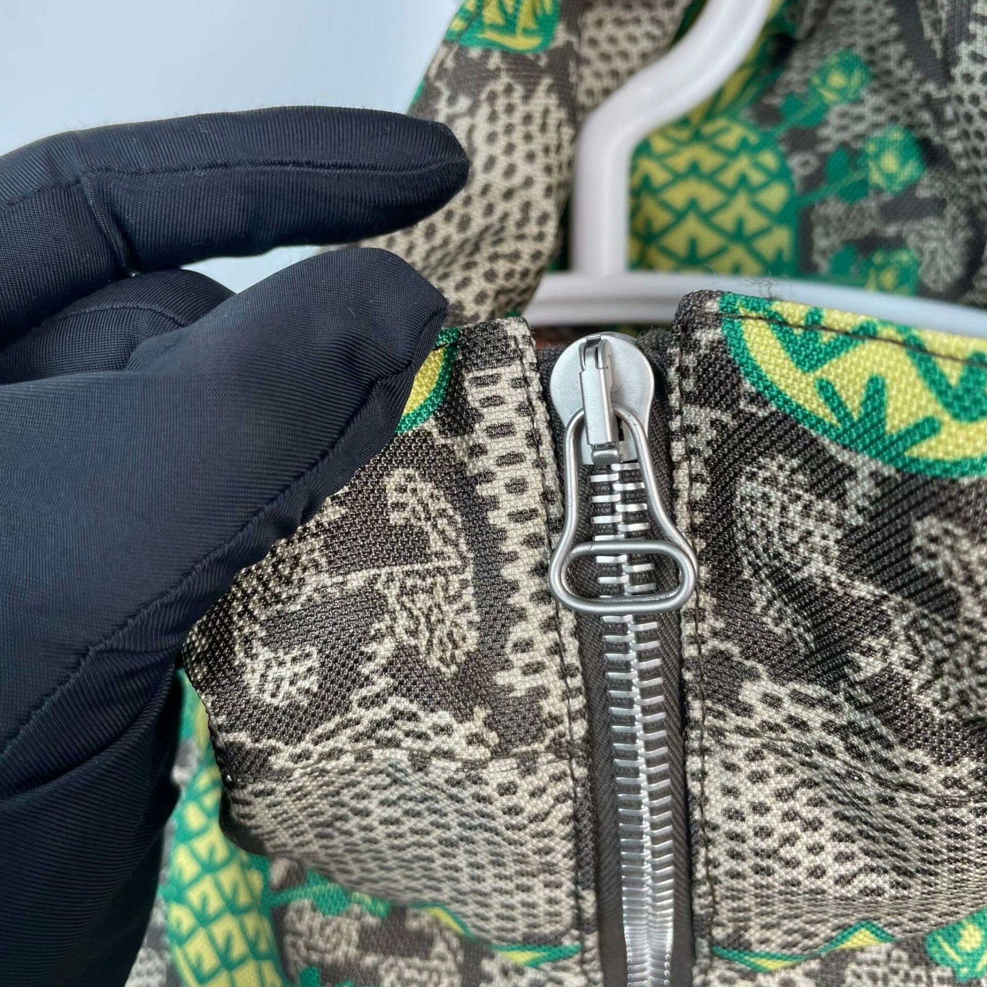 Gucci Gucci Pineapple Logo Print Zip Jacket Size US S / EU 44-46 / 1 - 8 Thumbnail