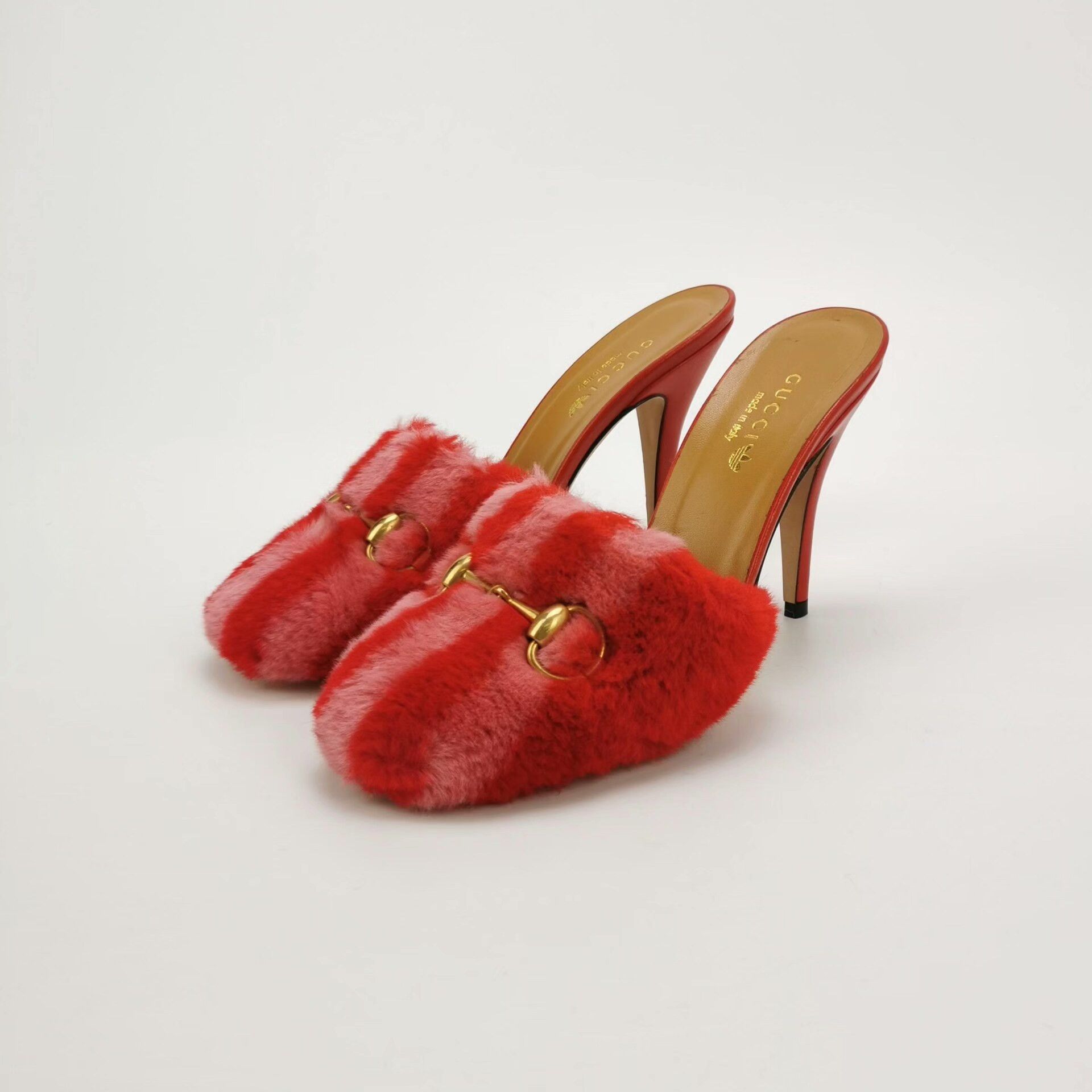 Gucci Gucci x Adidas Fuzzy Slippers Size US 7 / IT 37 - 2 Thumbnail