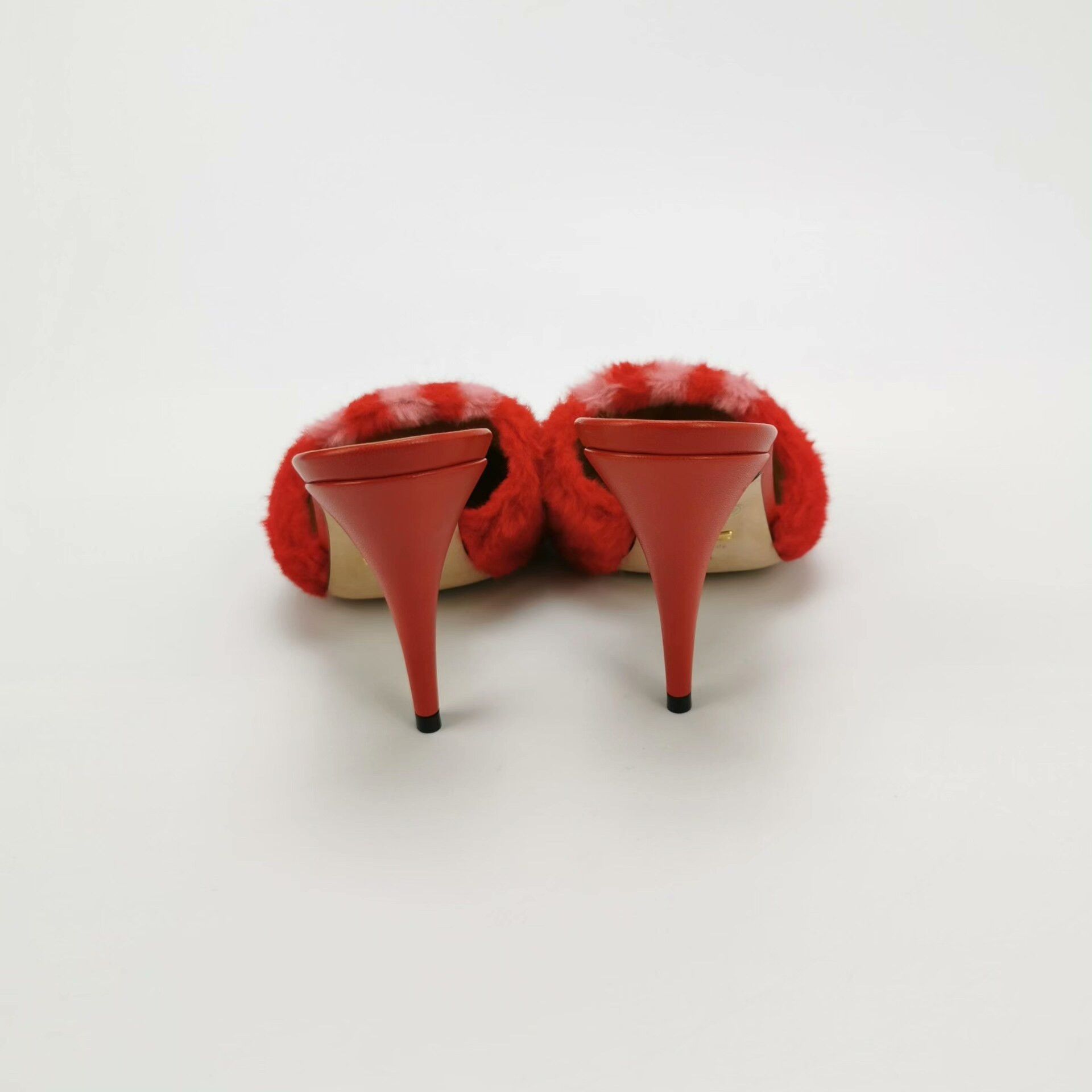 Gucci Gucci x Adidas Fuzzy Slippers Size US 7 / IT 37 - 4 Thumbnail