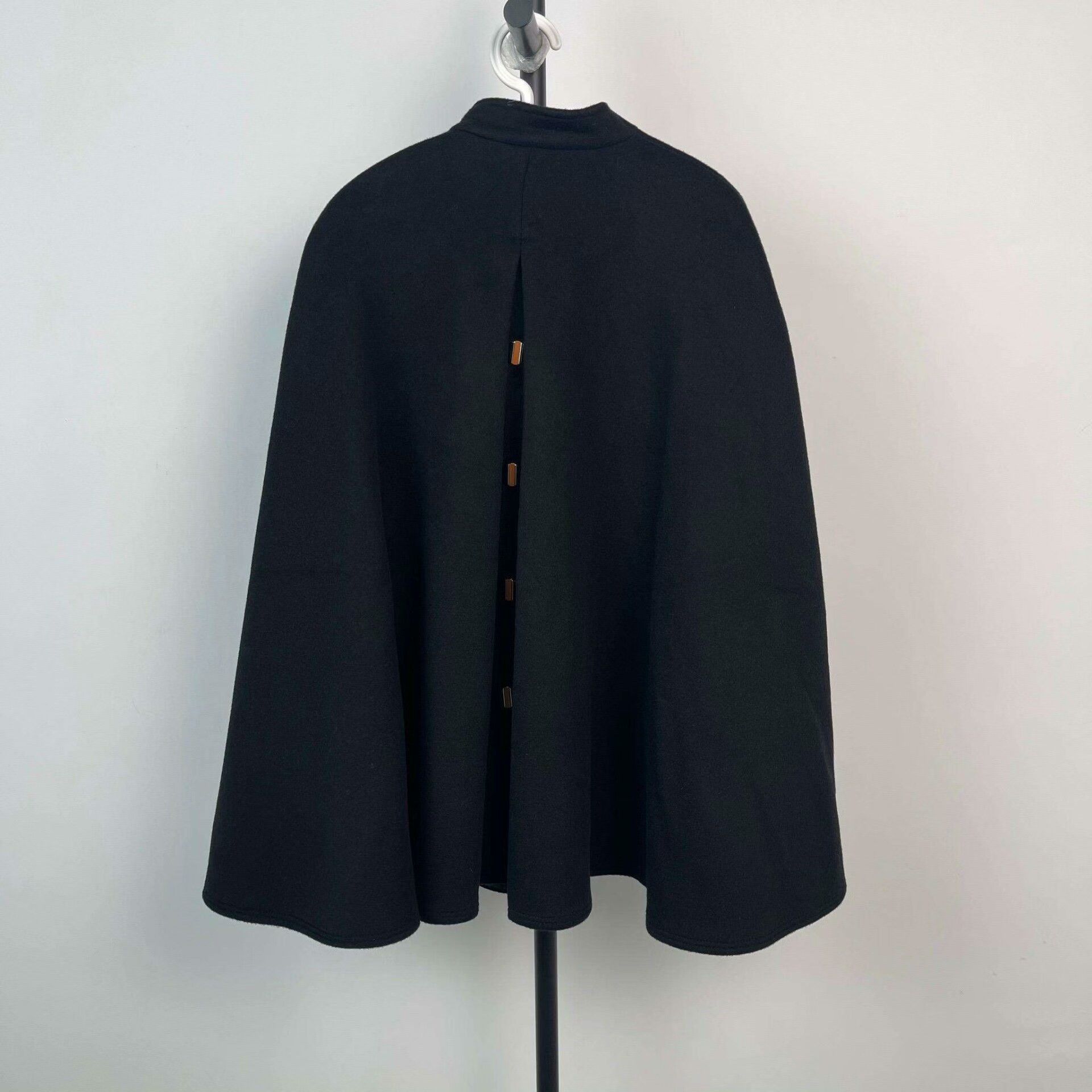 Louis Vuitton Louis Vuitton Wool Lined Monogram Cape Size XS / US 0-2 / IT 36-38 - 2 Thumbnail