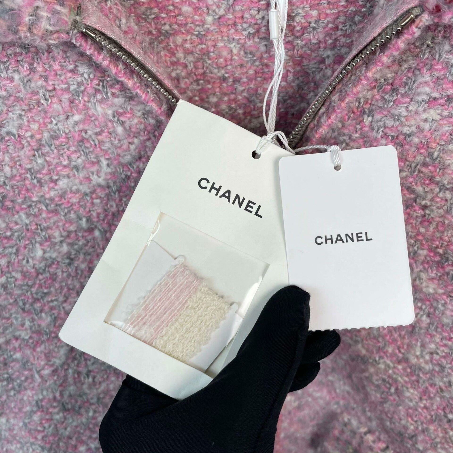 Chanel Chanel 25B Pink Tweed Jacket Size S / US 4 / IT 40 - 4 Thumbnail
