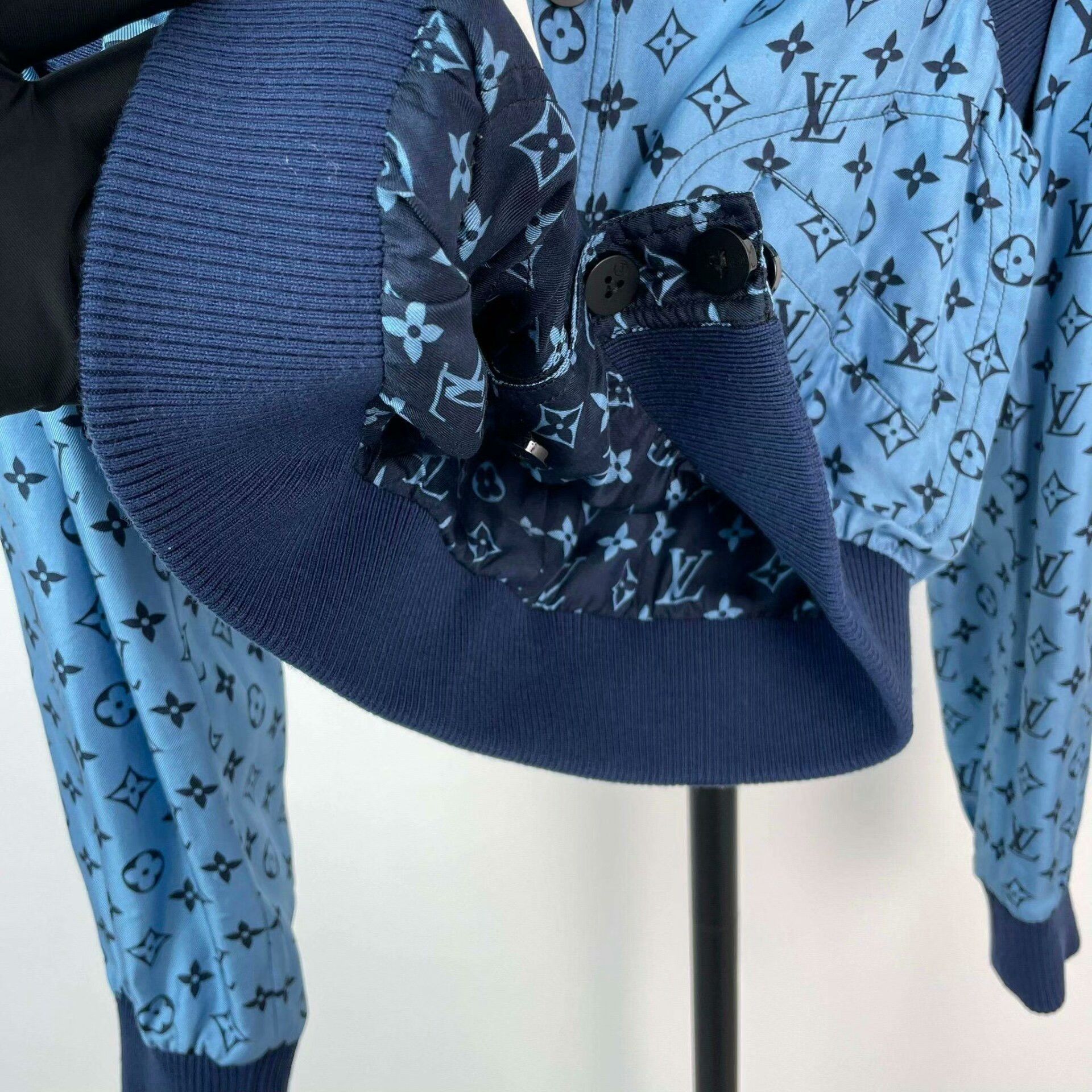 Louis Vuitton Louis Vuitton Blue Silk Monogram Coat Size XS / US 0-2 / IT 36-38 - 9 Thumbnail