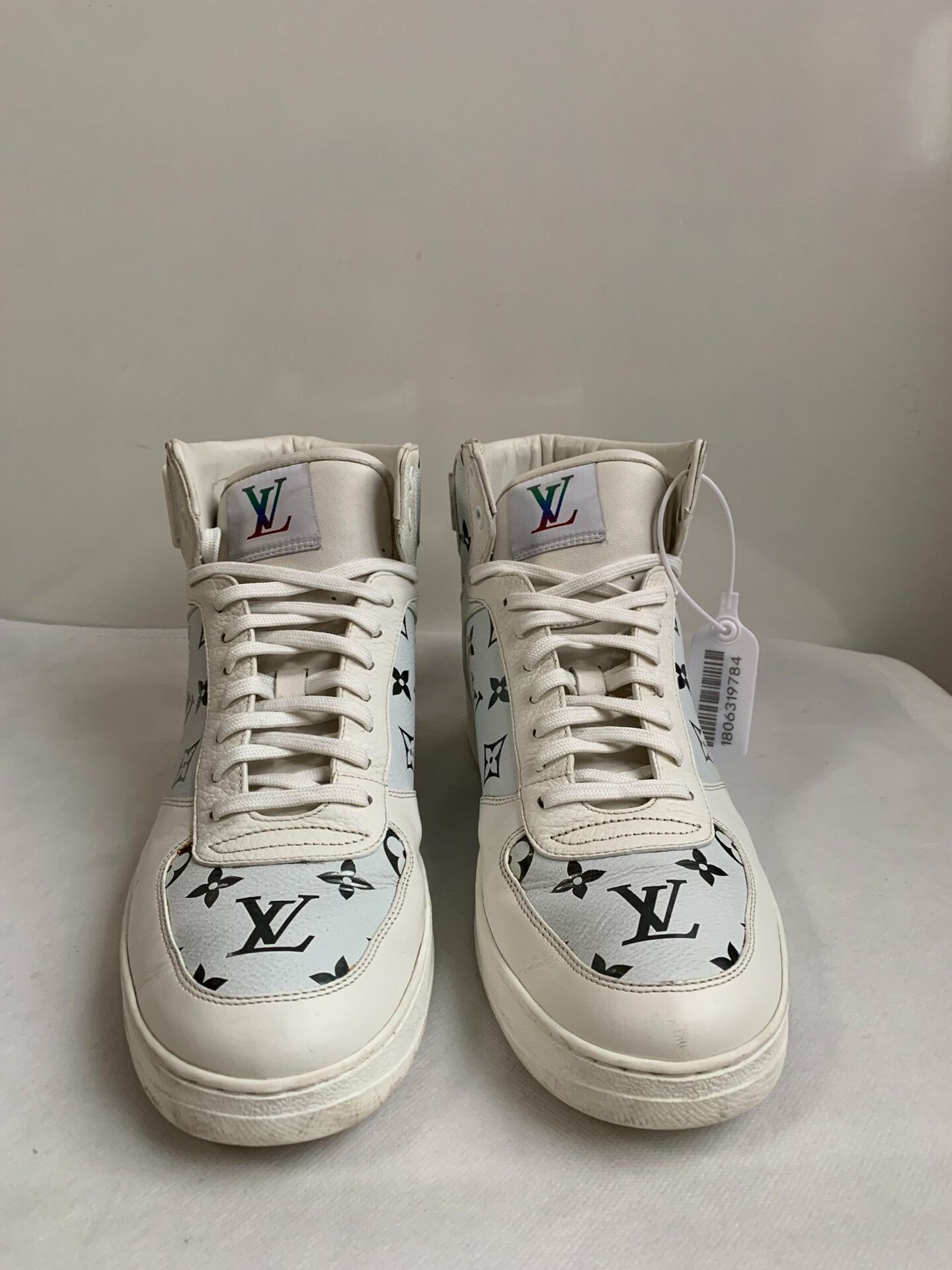 Louis Vuitton Louis Vuitton White Monogram High-Top Sneakers Size US 9 / EU 42 - 2 Thumbnail