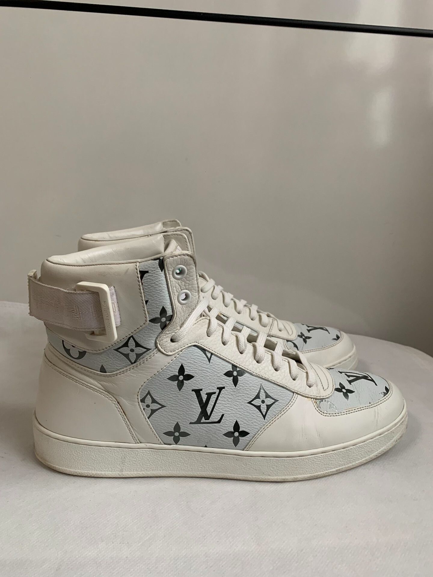 Louis Vuitton Louis Vuitton White Monogram High-Top Sneakers Size US 9 / EU 42 - 3 Thumbnail