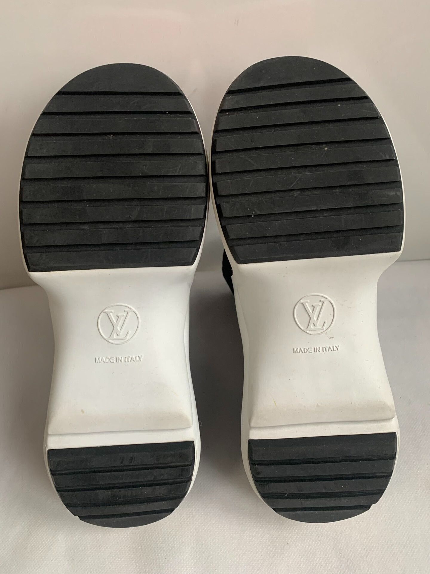 Louis Vuitton LV Archlight Women's Sneakers Size US 6 / IT 36 - 9 Thumbnail