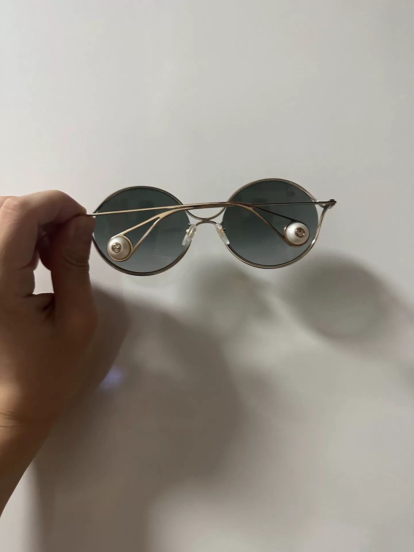 Gucci Gucci Gold Round Pearl Sunglasses Size ONE SIZE - 2 Thumbnail