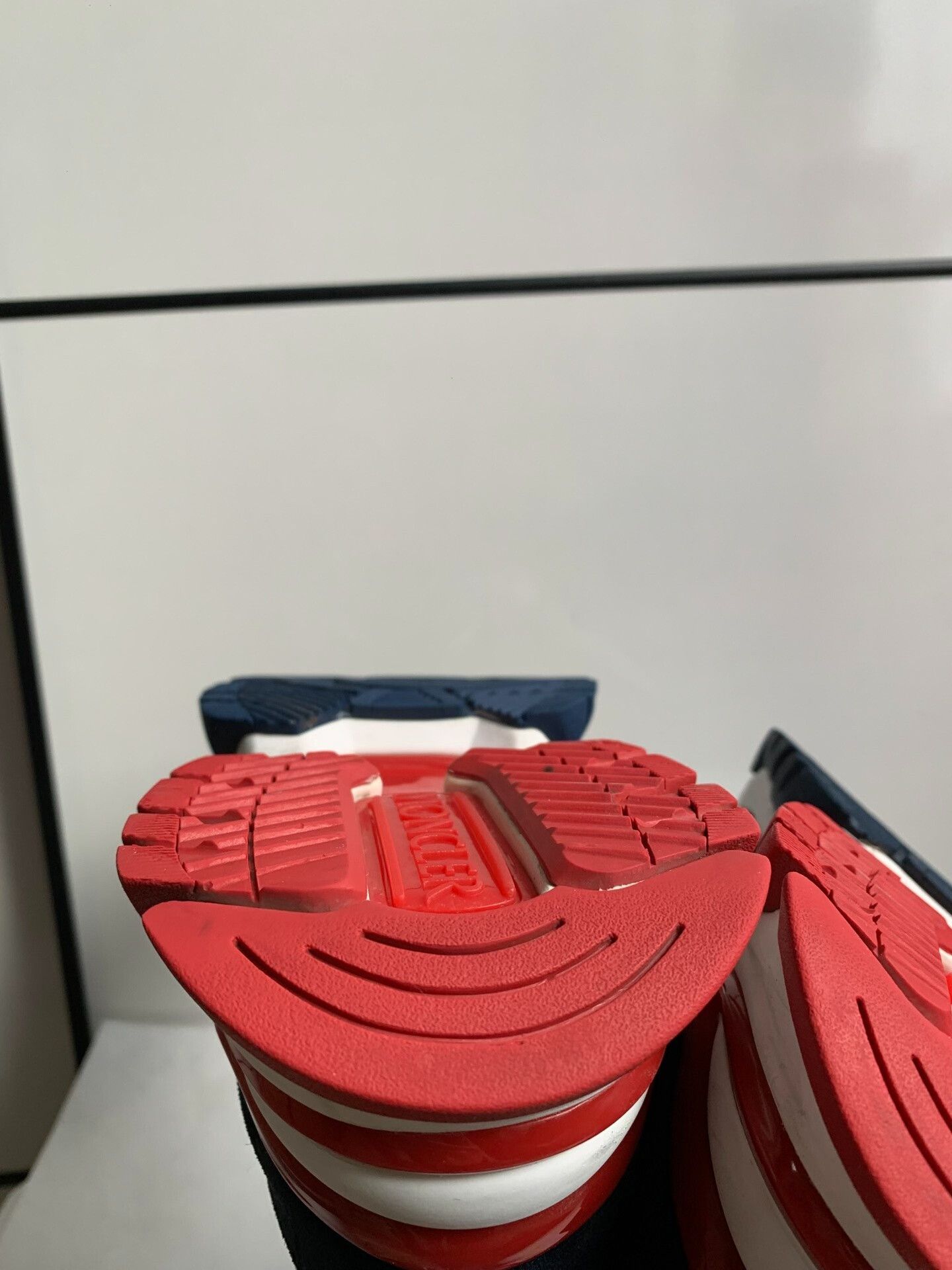 Moncler Moncler Sneakers Size 41 Size US 8 / EU 41 - 7 Thumbnail