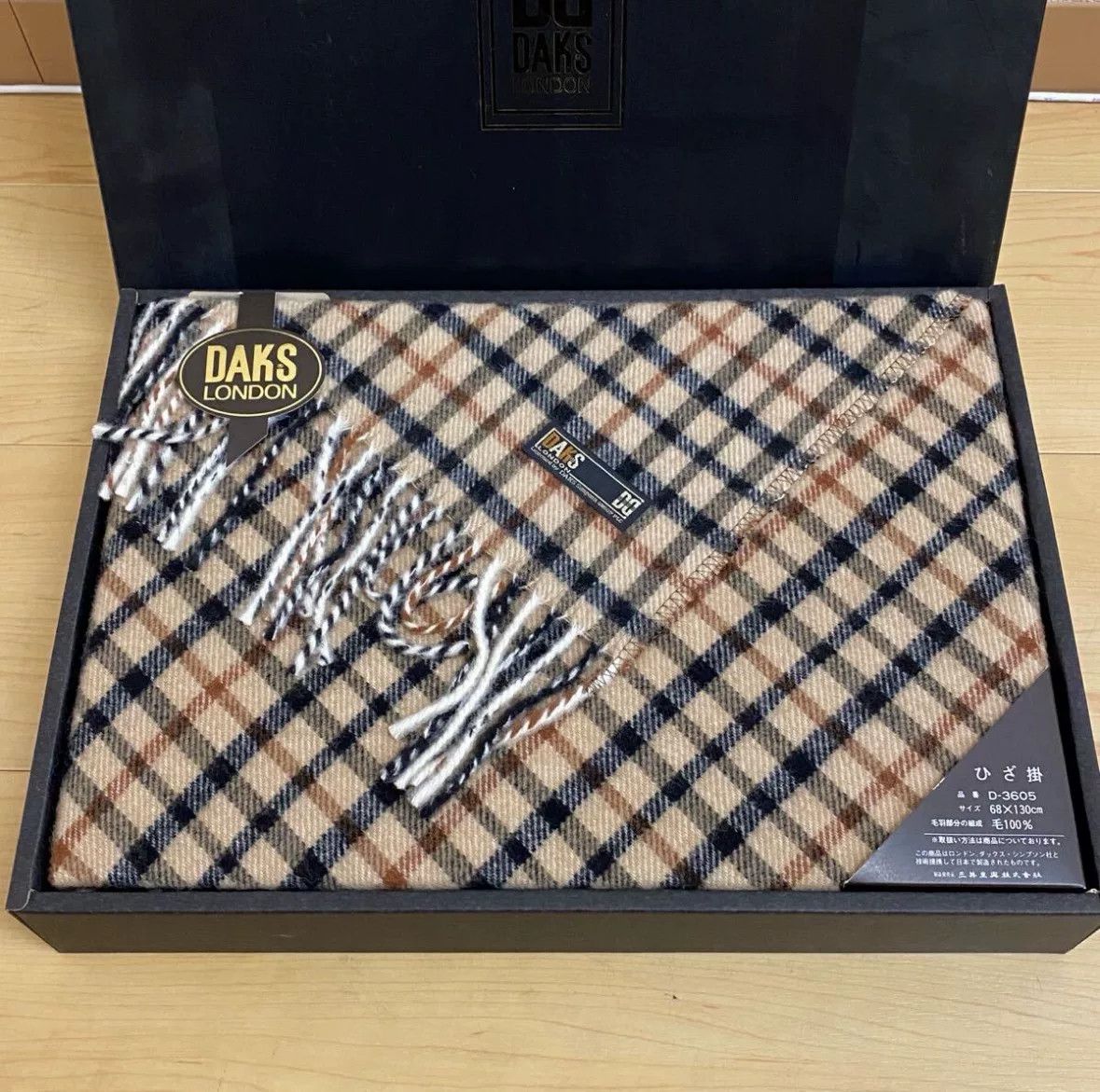 DAKS New Wool Scarf with Box