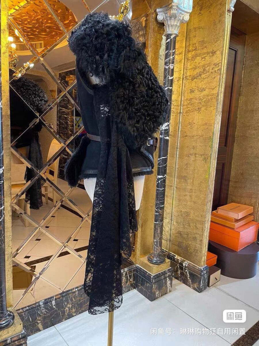 Givenchy Givenchy Shearling Fur Showpiece Size XS / US 0-2 / IT 36-38 - 7 Thumbnail