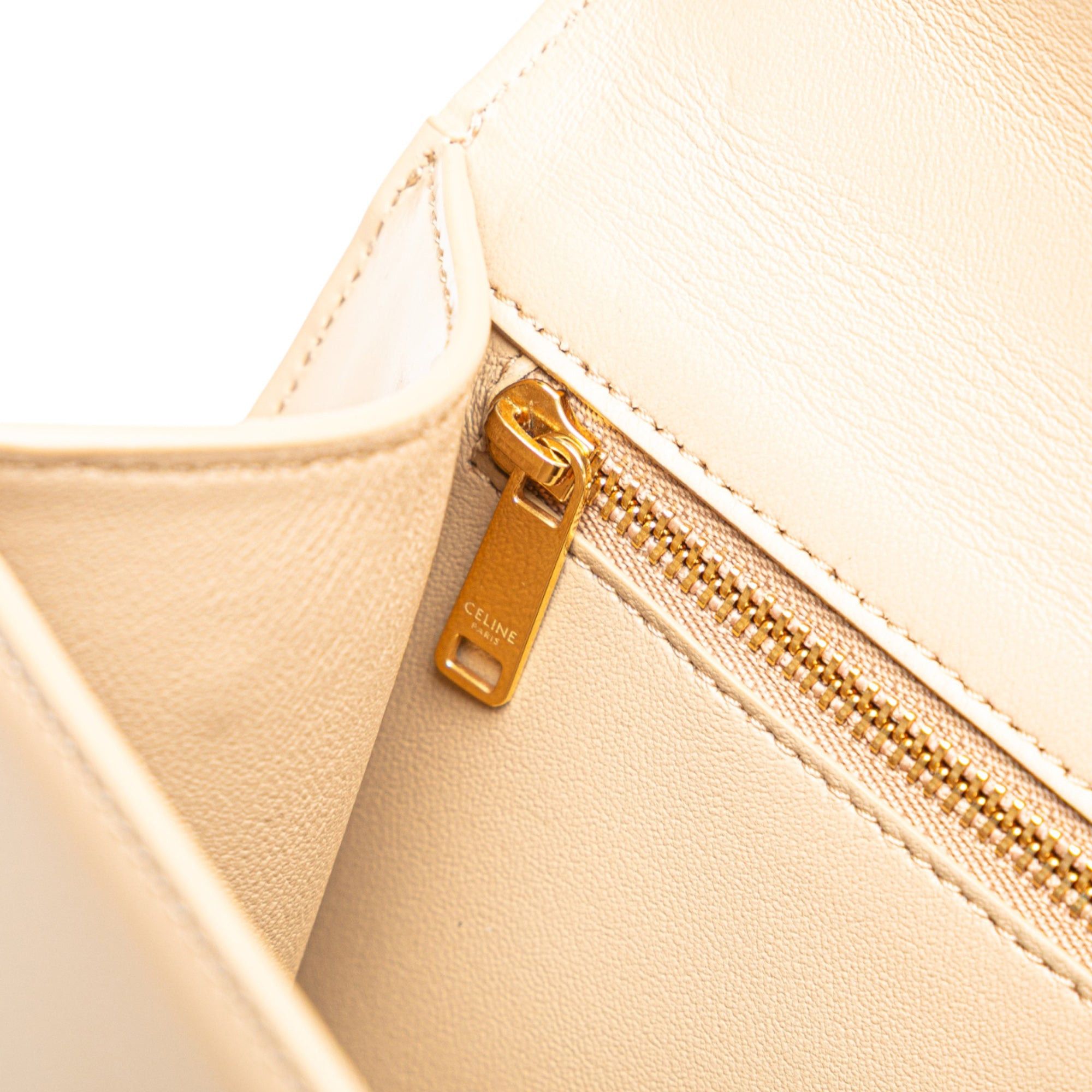 Celine Teen Shiny Calfskin Triomphe Besace Clea Chain Crossbody Size ONE SIZE - 9 Thumbnail