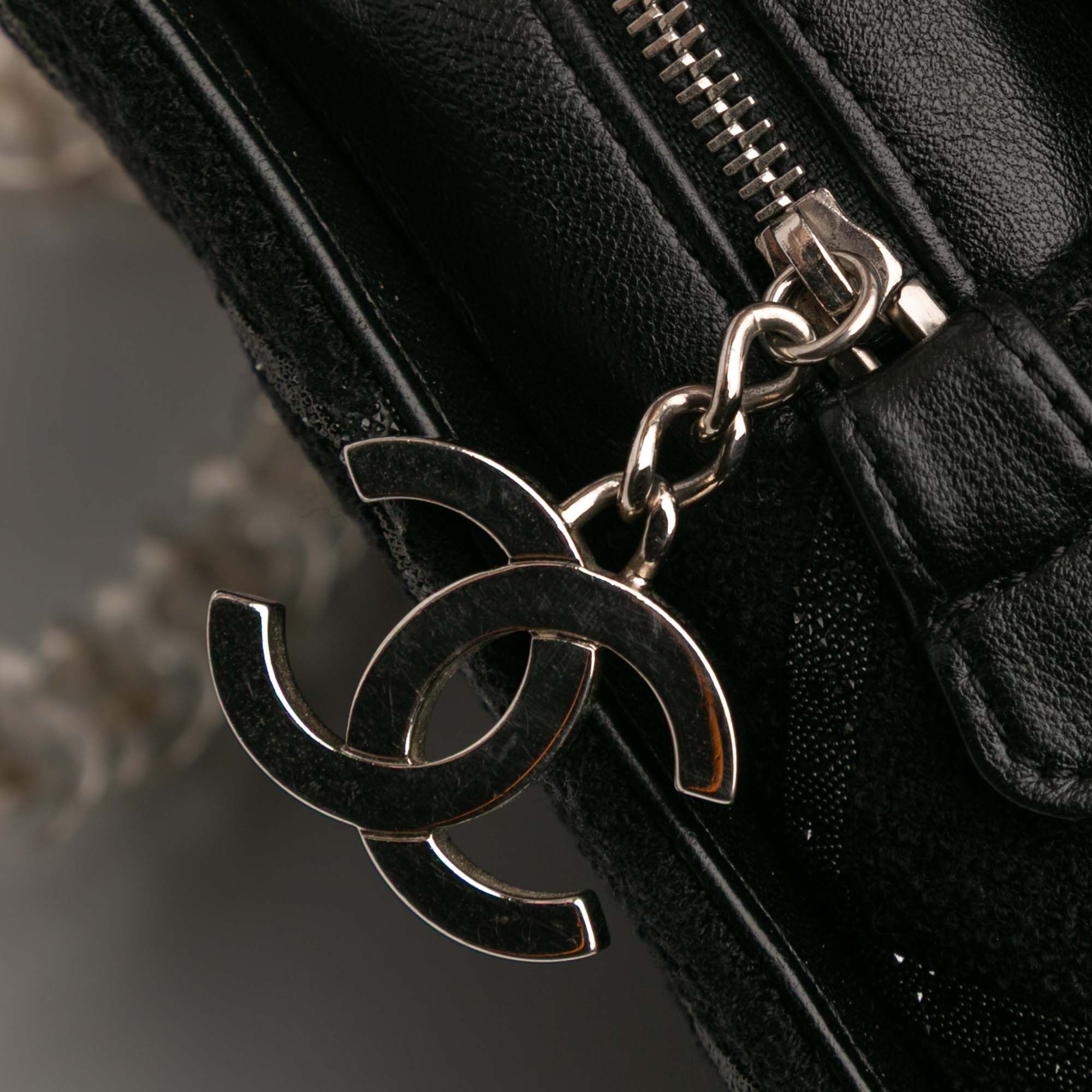 Chanel Tweed and Resin Zipped Chain Shopping Bag Size ONE SIZE - 7 Thumbnail