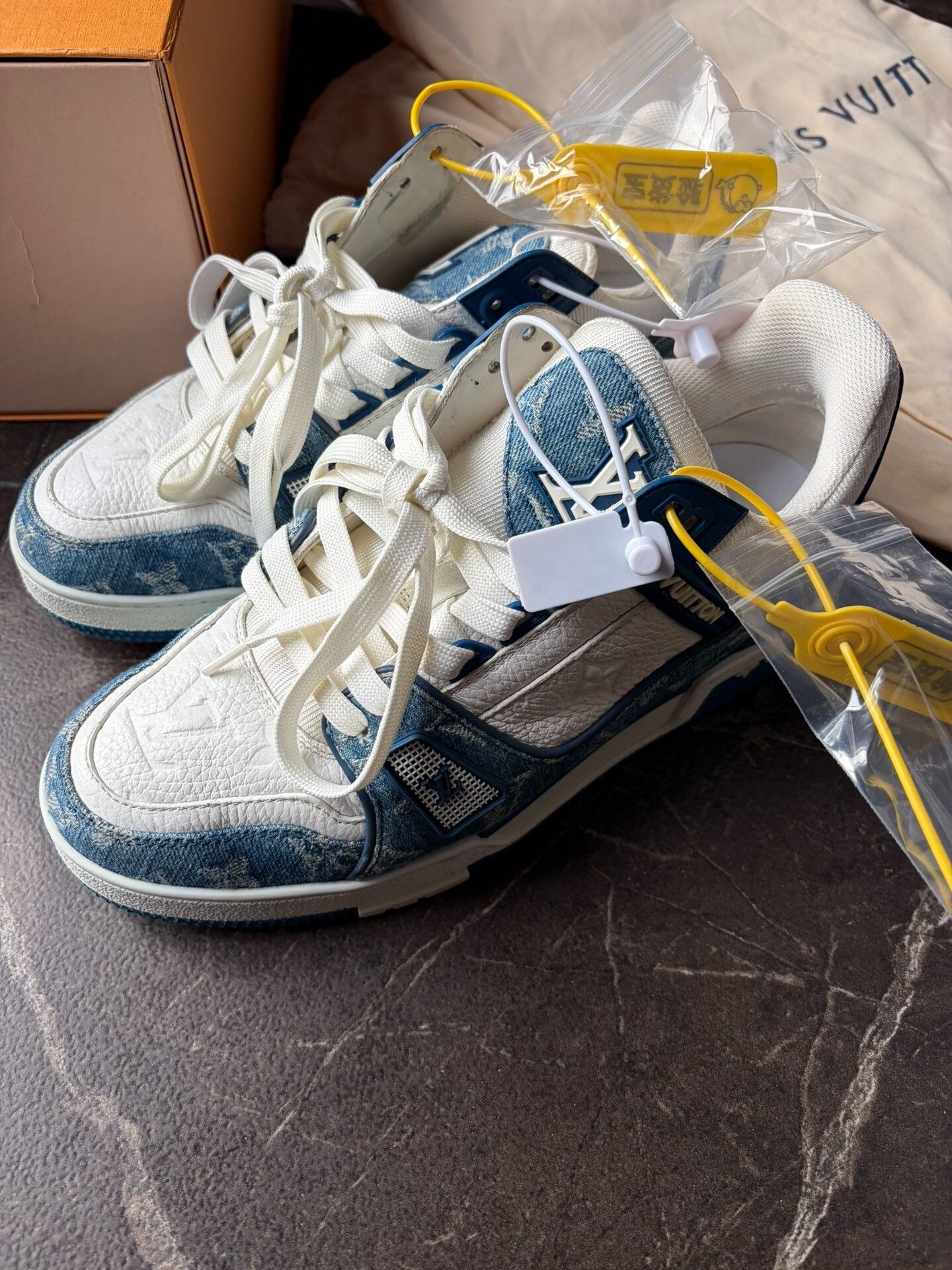 Louis Vuitton Louis Vuitton Trainer Sneakers Size US 7 / EU 40 - 2 Thumbnail