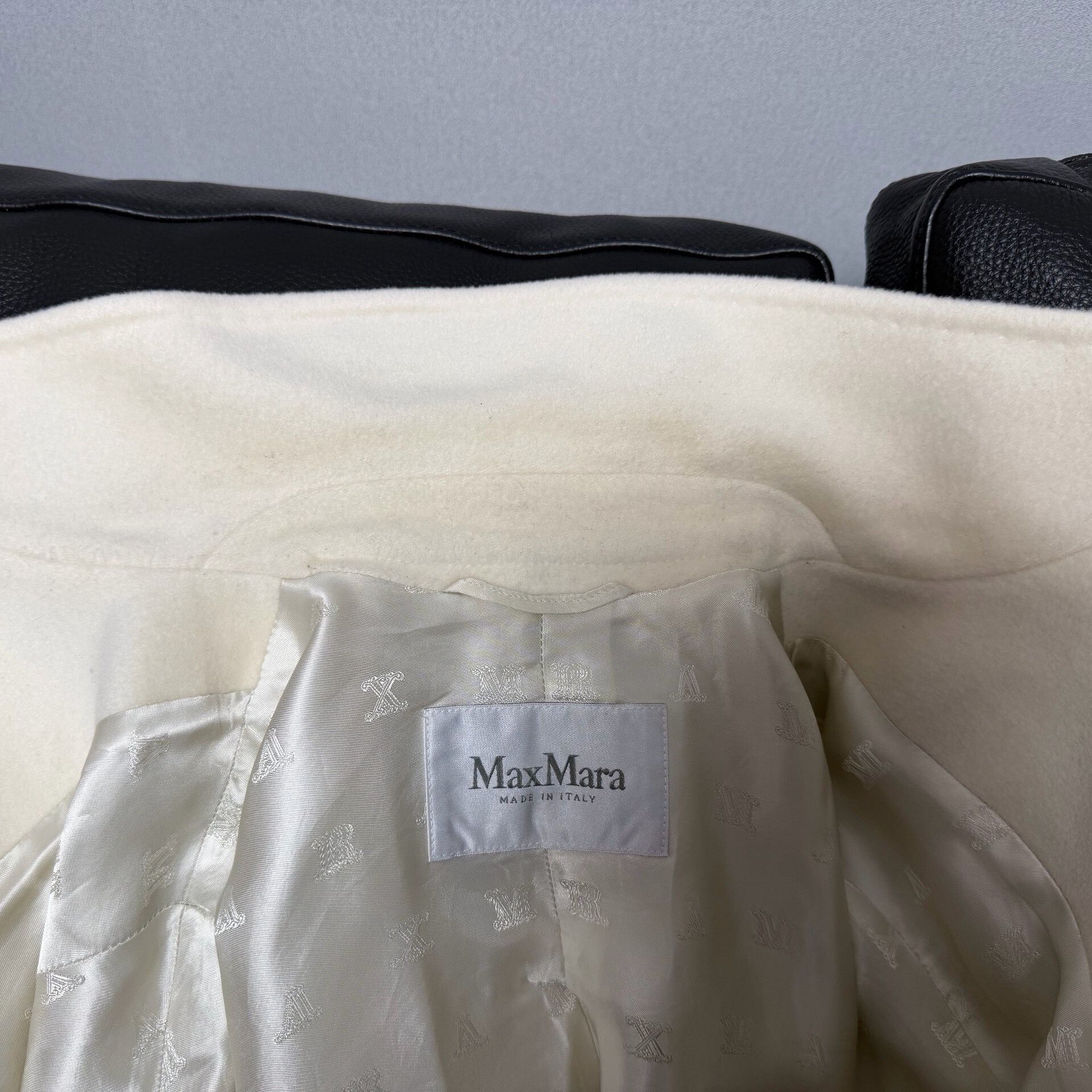 Max Mara MaxMara 101801 Short Cashmere Wool Coat Size S / US 4 / IT 40 - 3 Thumbnail