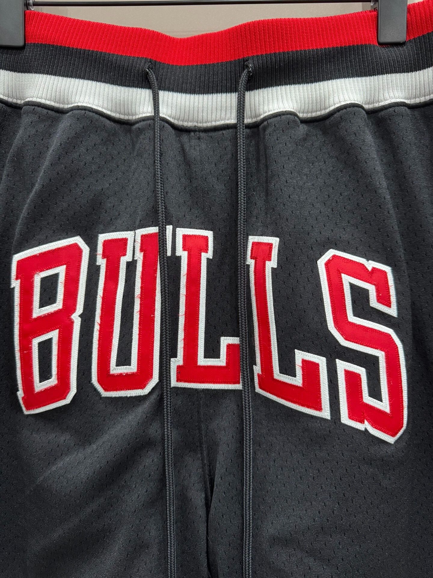 Mitchell & Ness Mitchell Ness Bulls Shorts XL Size US 26 / EU 42 - 3 Thumbnail