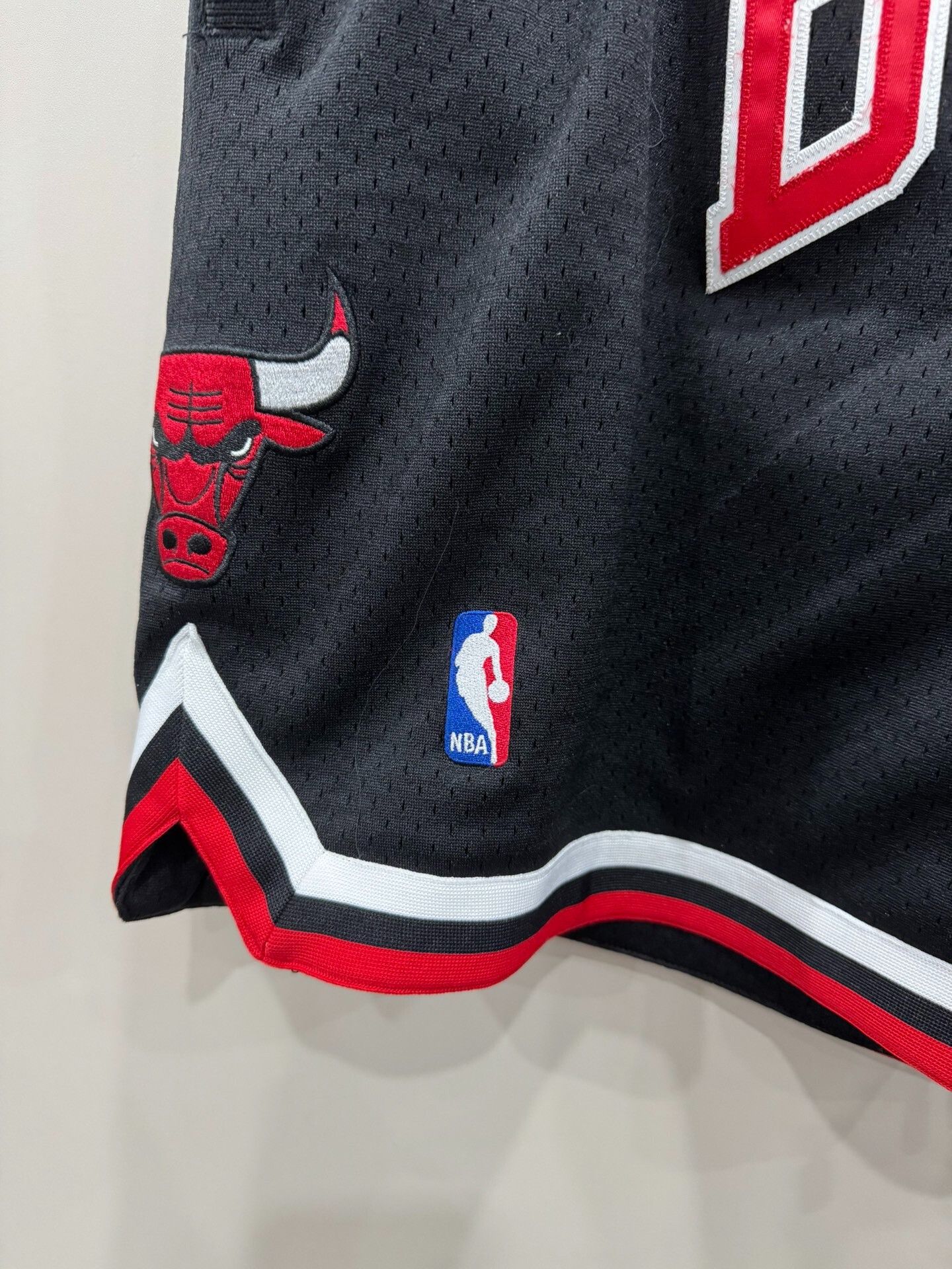 Mitchell & Ness Mitchell Ness Bulls Shorts XL Size US 26 / EU 42 - 4 Thumbnail