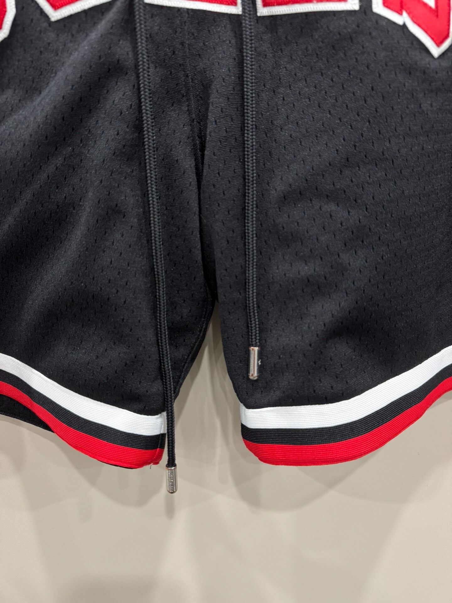 Mitchell & Ness Mitchell Ness Bulls Shorts XL Size US 26 / EU 42 - 5 Thumbnail