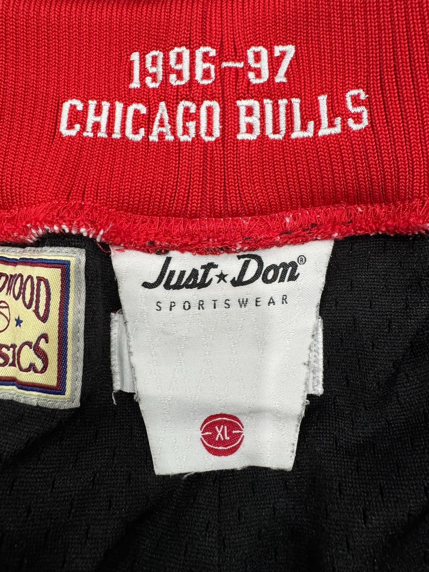 Mitchell & Ness Mitchell Ness Bulls Shorts XL Size US 26 / EU 42 - 7 Thumbnail