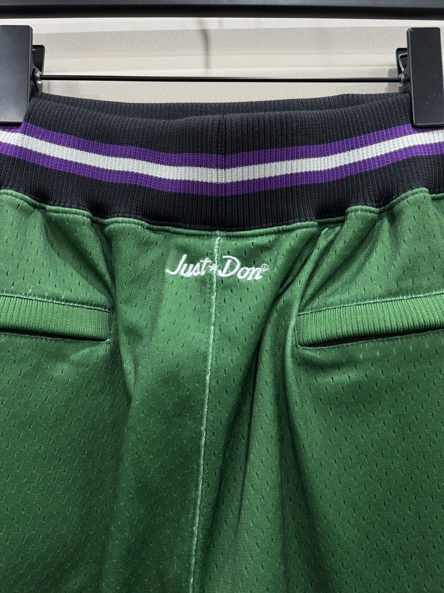 Just Don Mitchell Ness Bucks Basketball Shorts XL Size US 31 - 6 Thumbnail