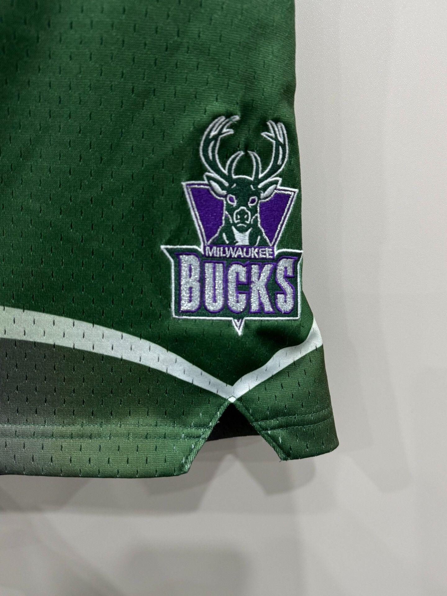 Just Don Mitchell Ness Bucks Basketball Shorts XL Size US 31 - 5 Thumbnail