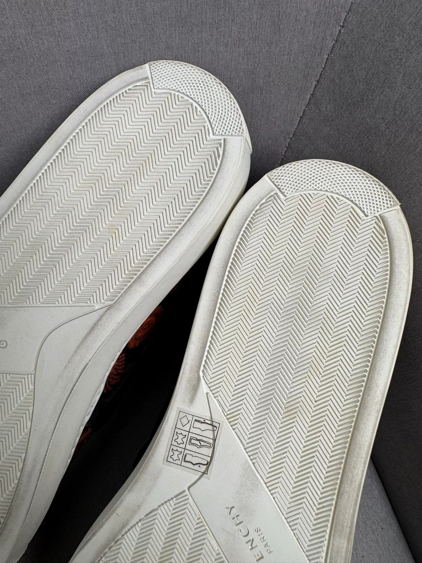 Givenchy Givenchy Graffiti Sneakers Size US 11 / EU 44 - 8 Thumbnail