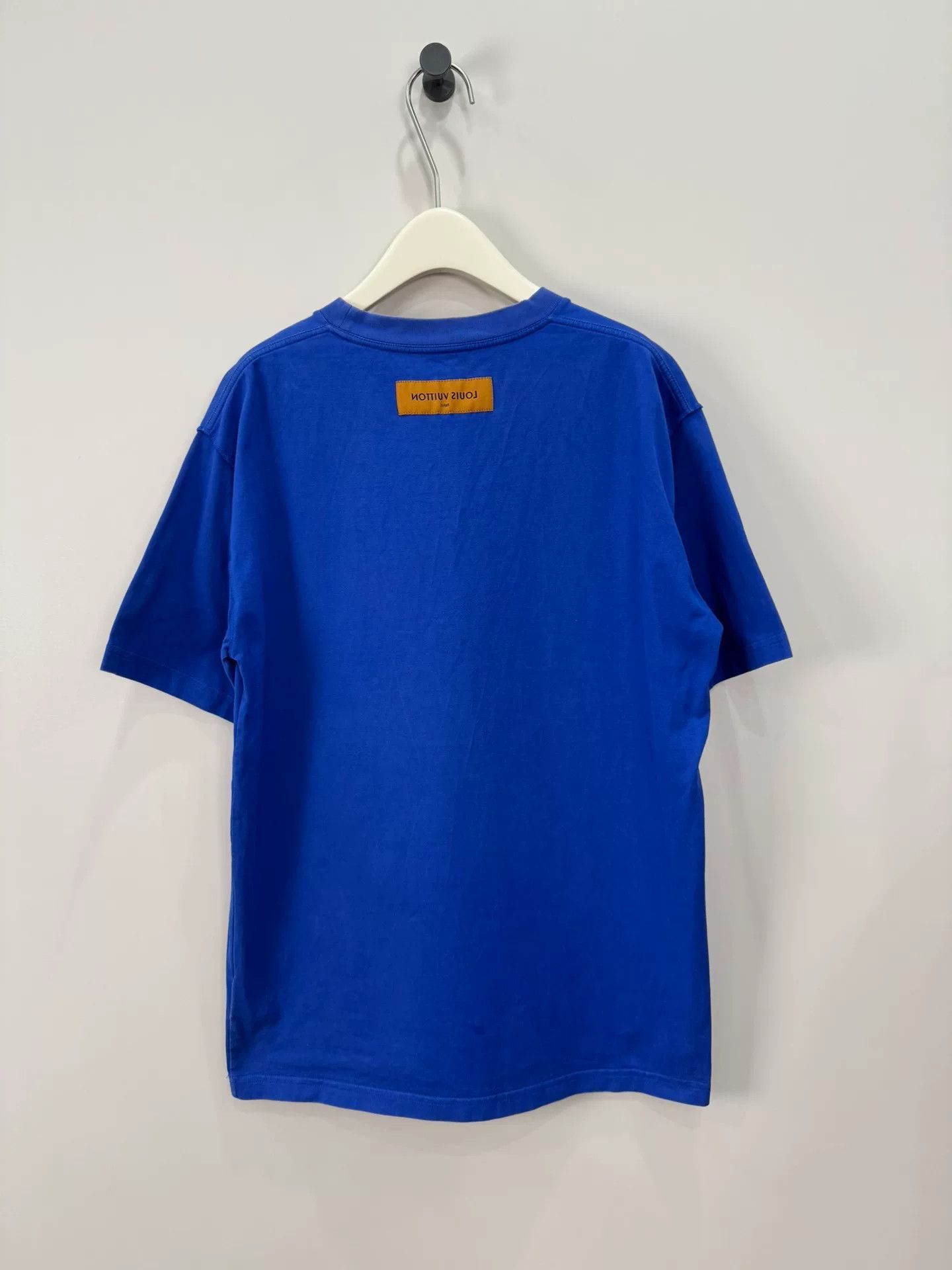 Louis Vuitton Louis Vuitton Embossed Logo Blue XL Tee Size US XL / EU 56 / 4 - 2 Thumbnail