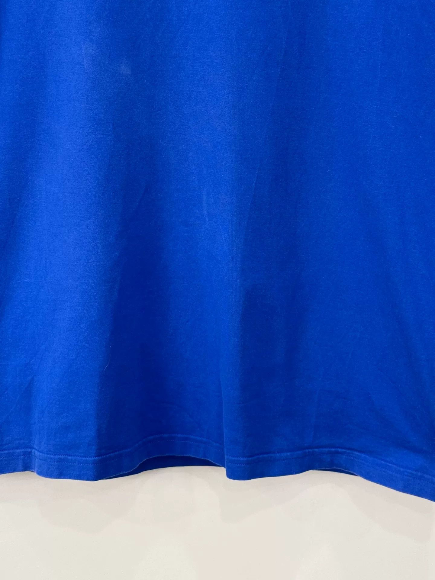 Louis Vuitton Louis Vuitton Embossed Logo Blue XL Tee Size US XL / EU 56 / 4 - 4 Thumbnail