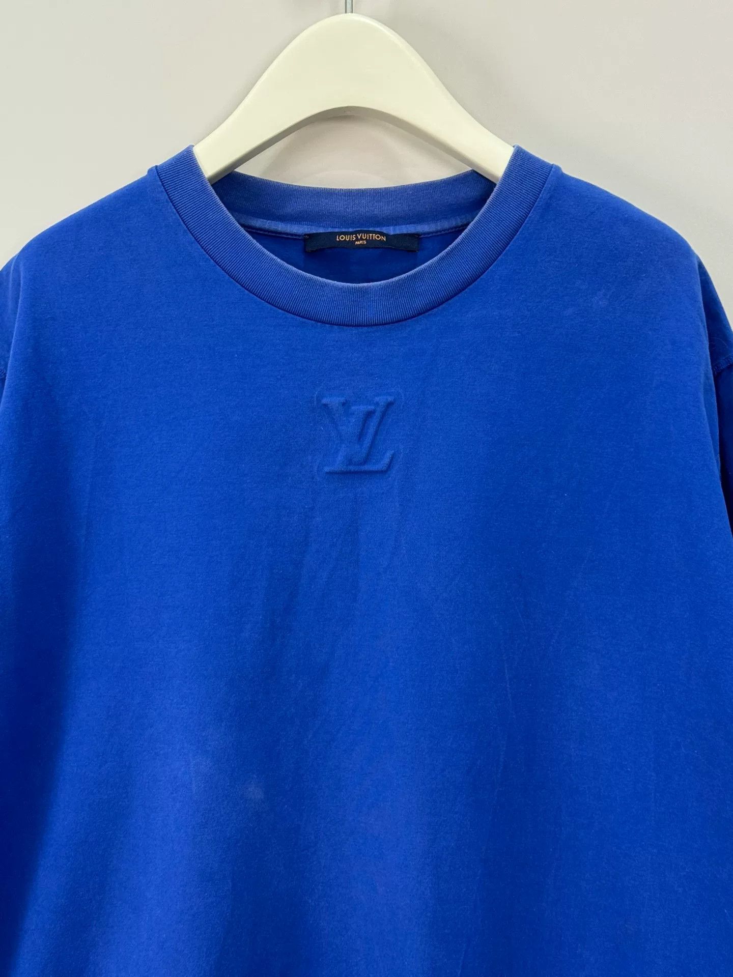 Louis Vuitton Louis Vuitton Embossed Logo Blue XL Tee Size US XL / EU 56 / 4 - 3 Thumbnail
