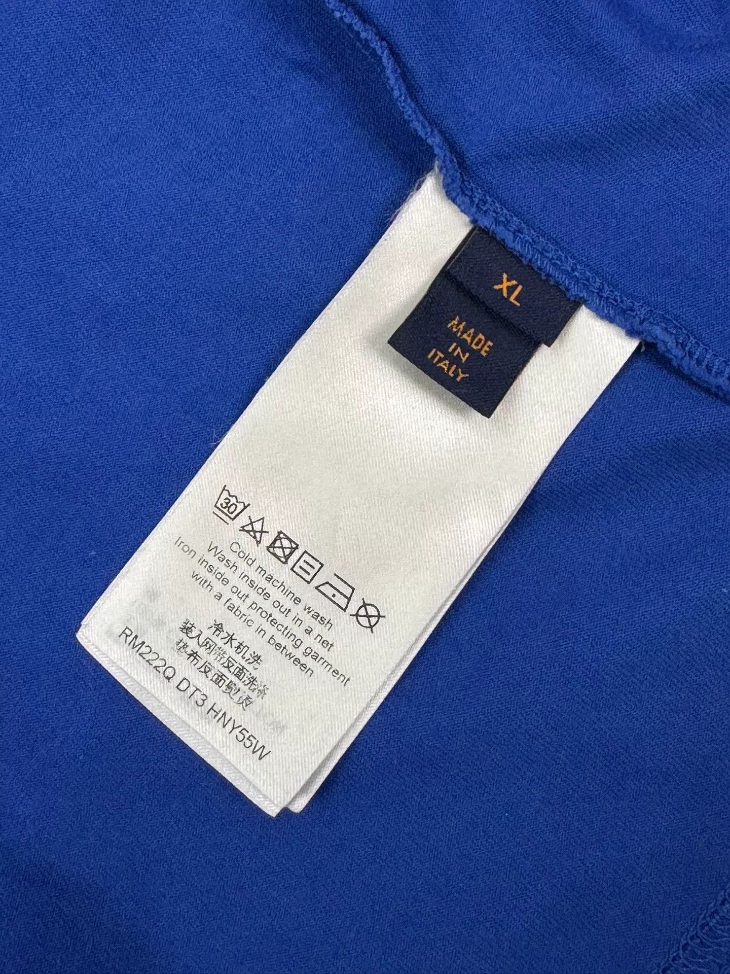 Louis Vuitton Louis Vuitton Embossed Logo Blue XL Tee Size US XL / EU 56 / 4 - 8 Thumbnail