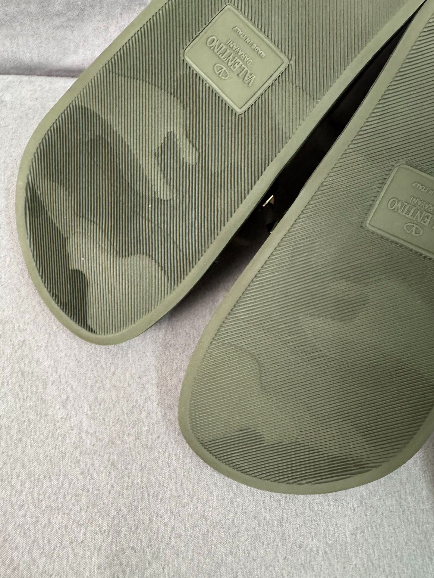 Valentino Valentino Studded Slippers Size US 7 / IT 37 - 8 Thumbnail