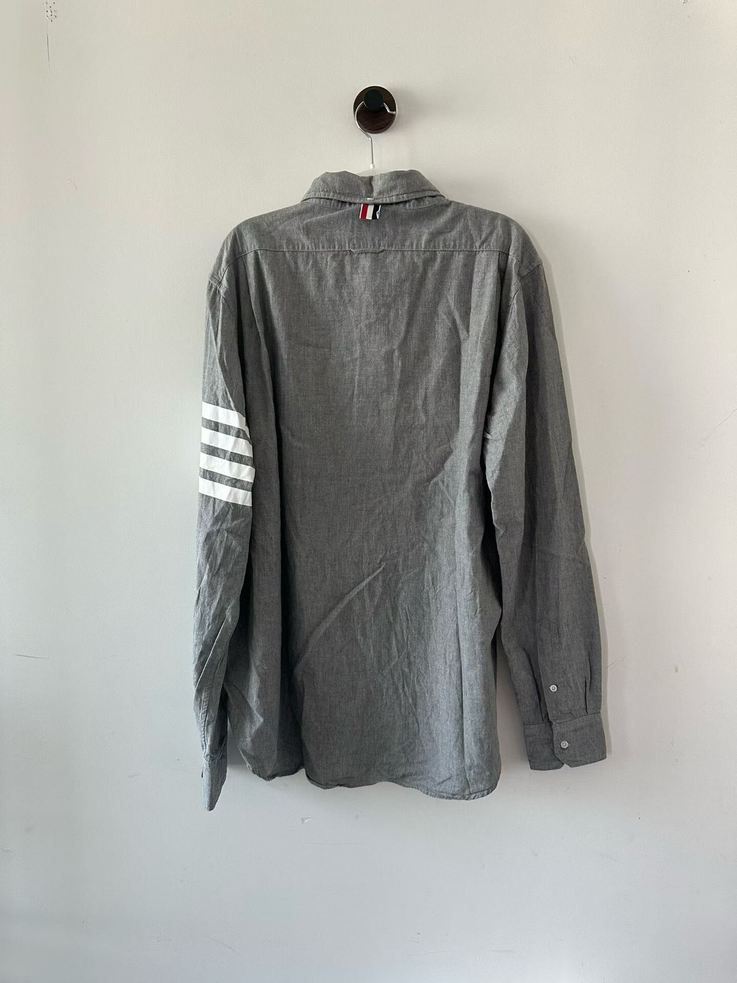Thom Browne Thom Browne Gray Sleeve Logo Shirt Size US XL / EU 56 / 4 - 2 Thumbnail