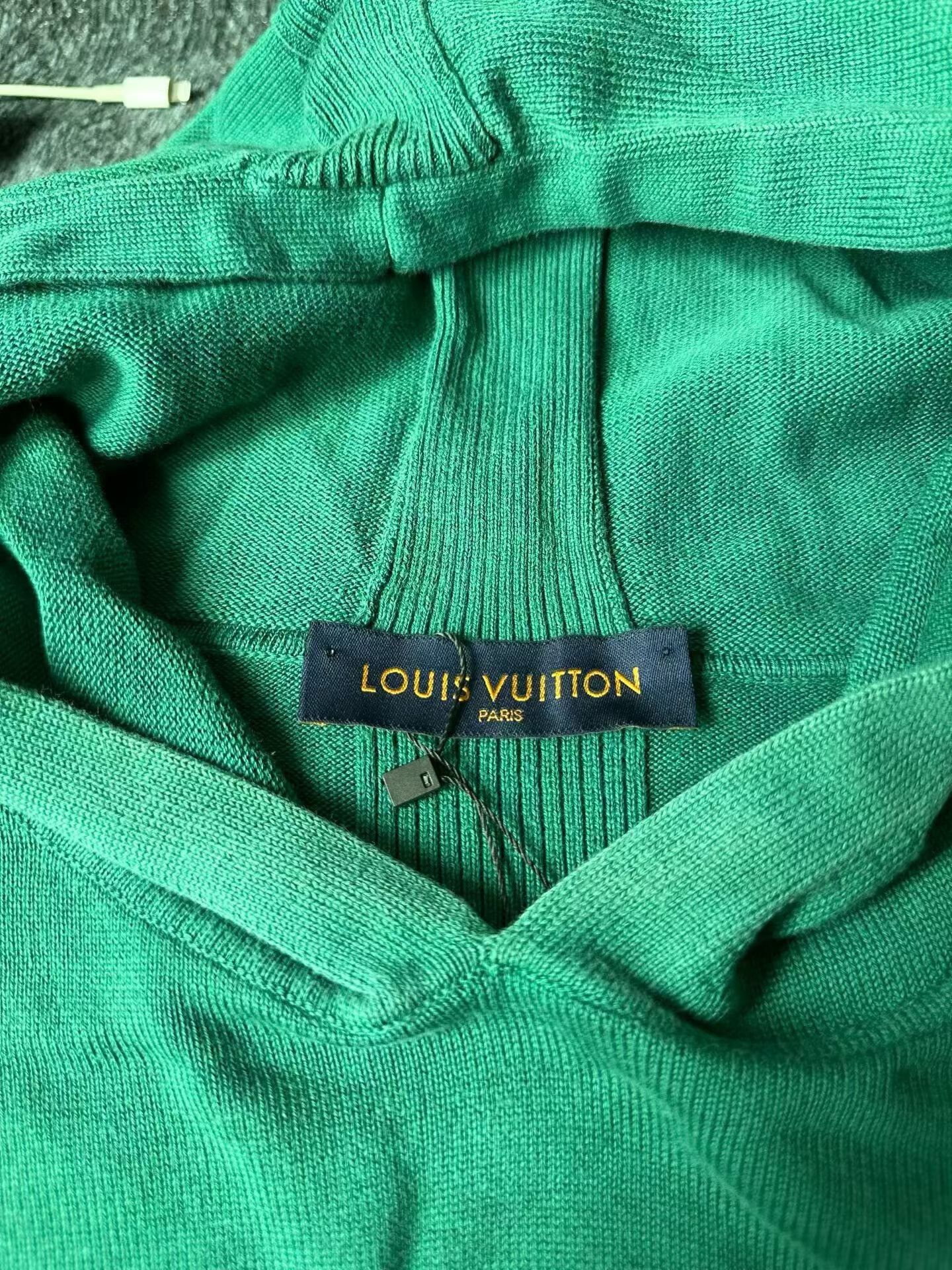 Louis Vuitton Louis Vuitton LV Flocked Logo Hoodie Size US S / EU 44-46 / 1 - 3 Thumbnail