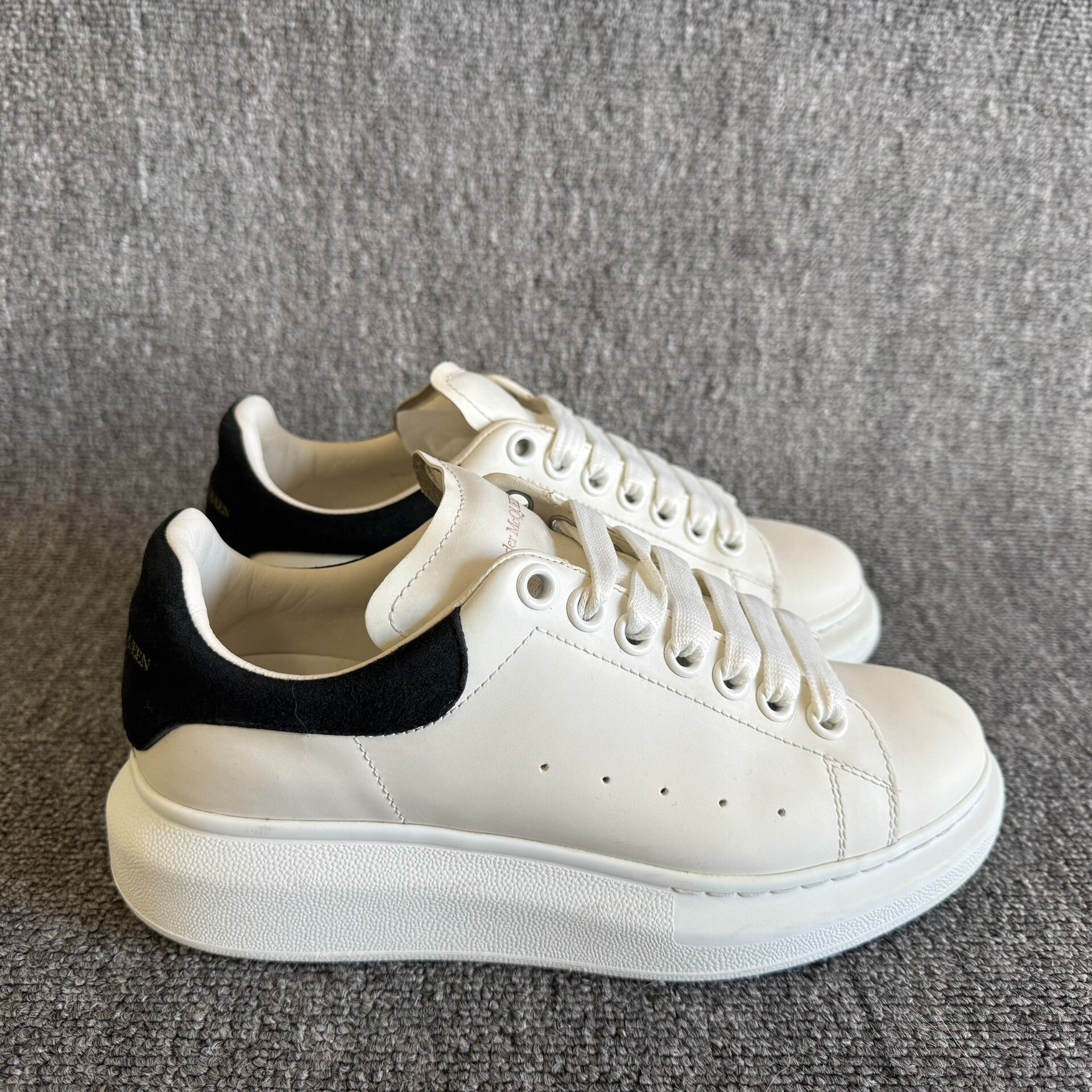 Alexander McQueen Alexander McQueen Black Tail Shoes 36.5 Size US 5.5 / IT 35.5 - 5 Thumbnail